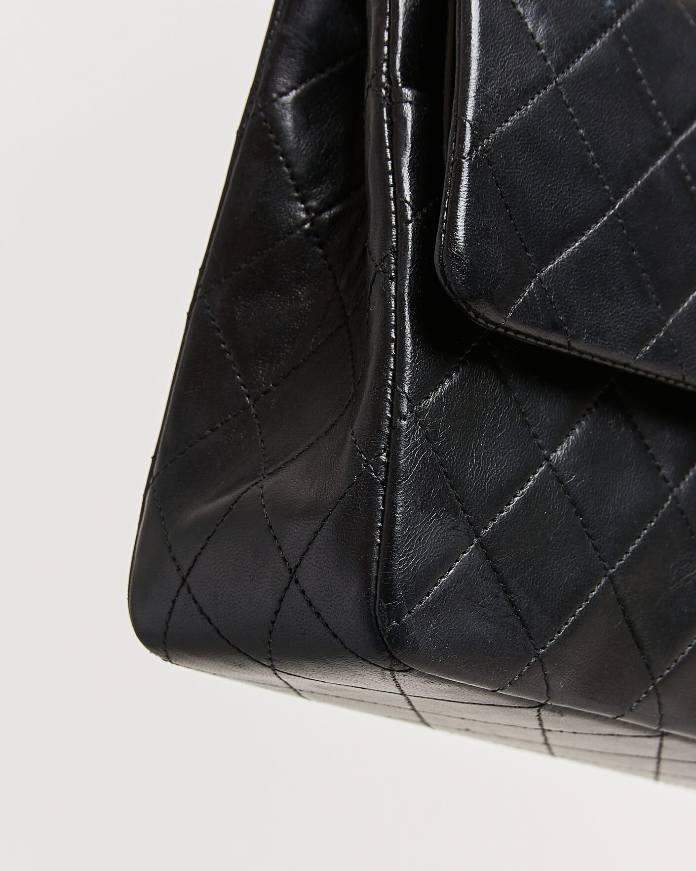 Homme | Pre-Owned & Vintage Bags | Chanel Pre-Owned | Classic Medium Double Flap Bag Lambskin Black