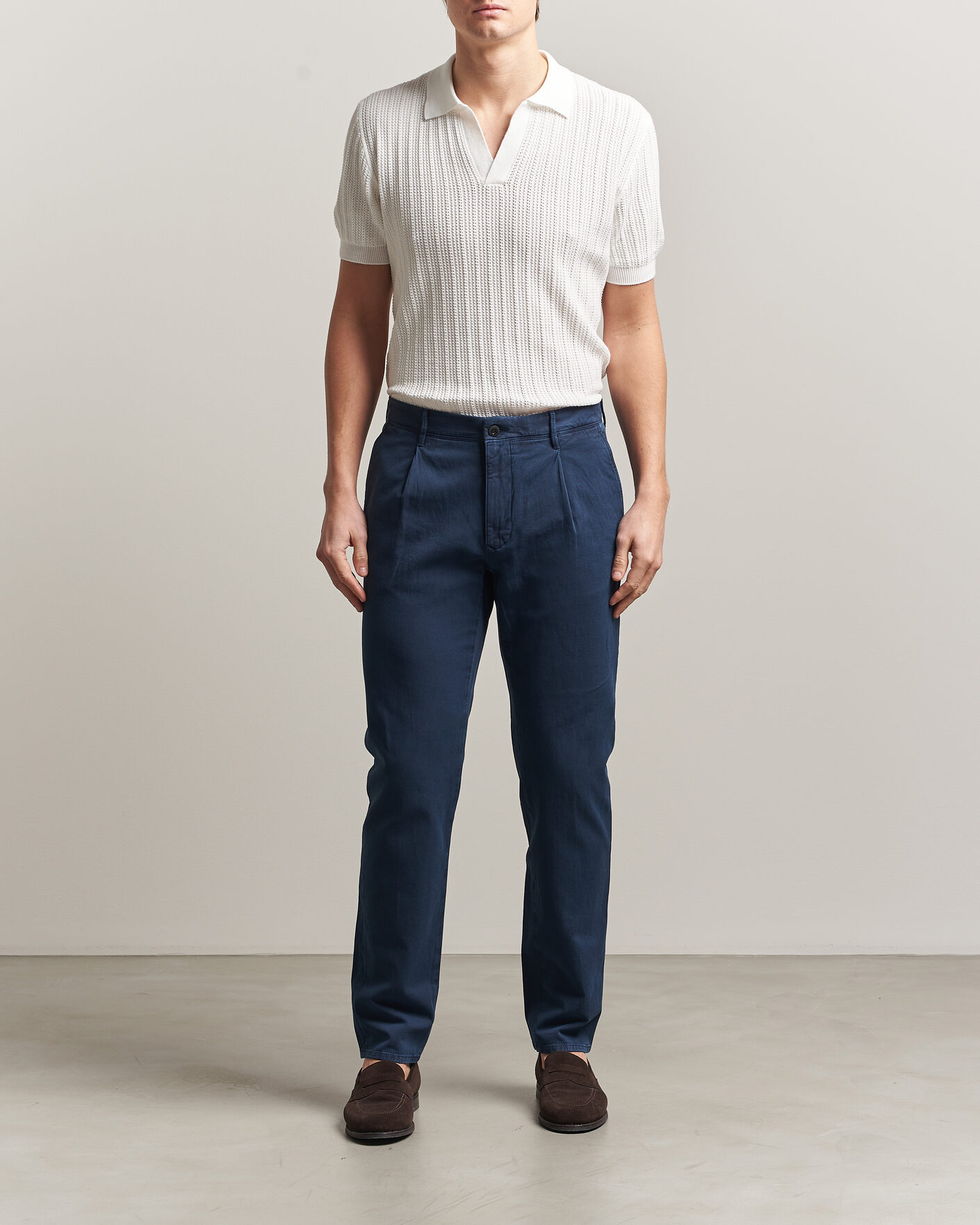 Homme | Pantalons | Incotex | Tapered Fit Pleated Linen Slacks Navy