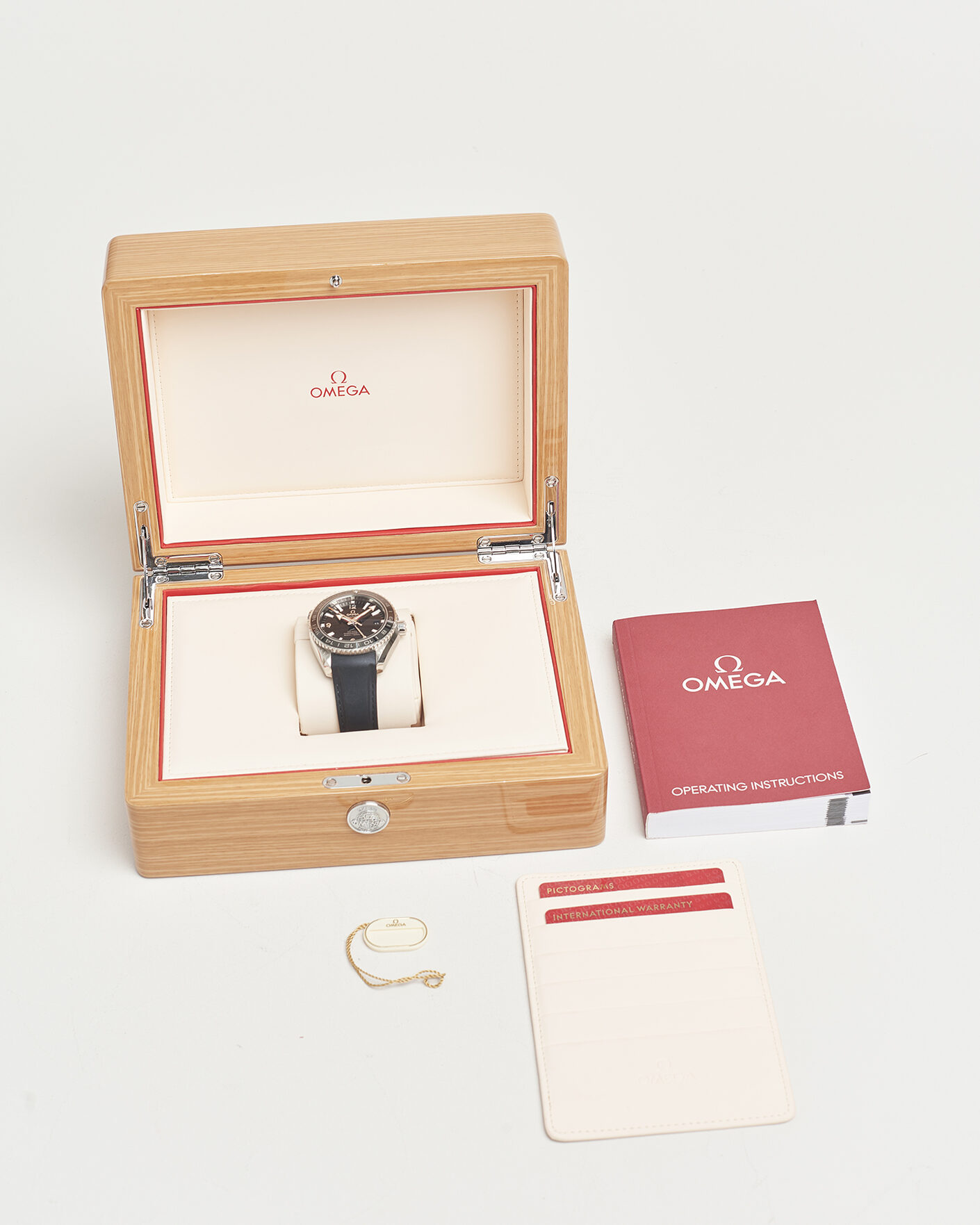 Heren | Pre-Owned & Vintage Watches | Omega Pre-Owned | Seamaster Planet Ocean 600M GMT 