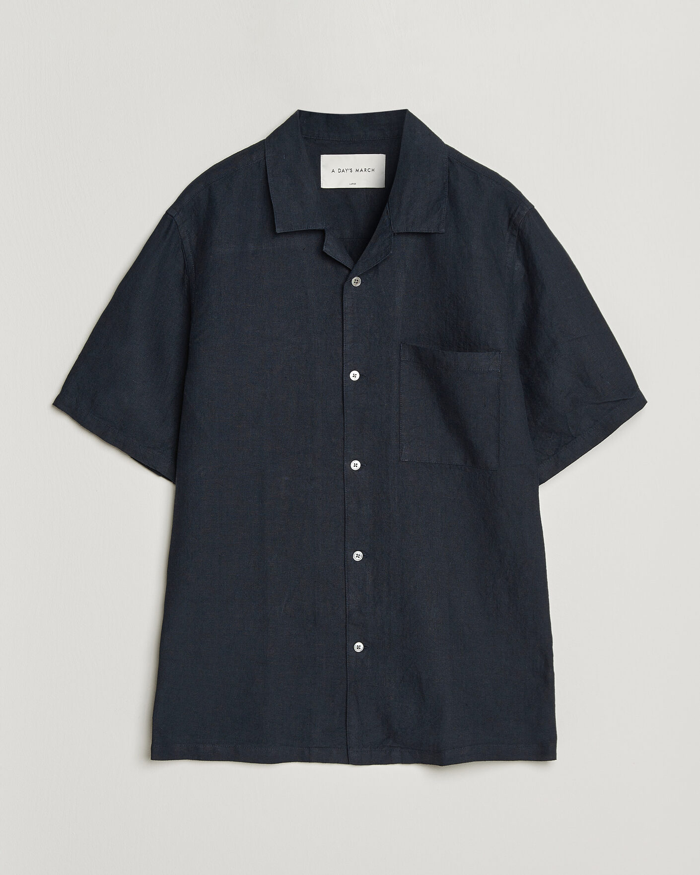  | Nieuw in de winkel | A Day's March | Yamu Linen Short Sleeve Shirt Navy