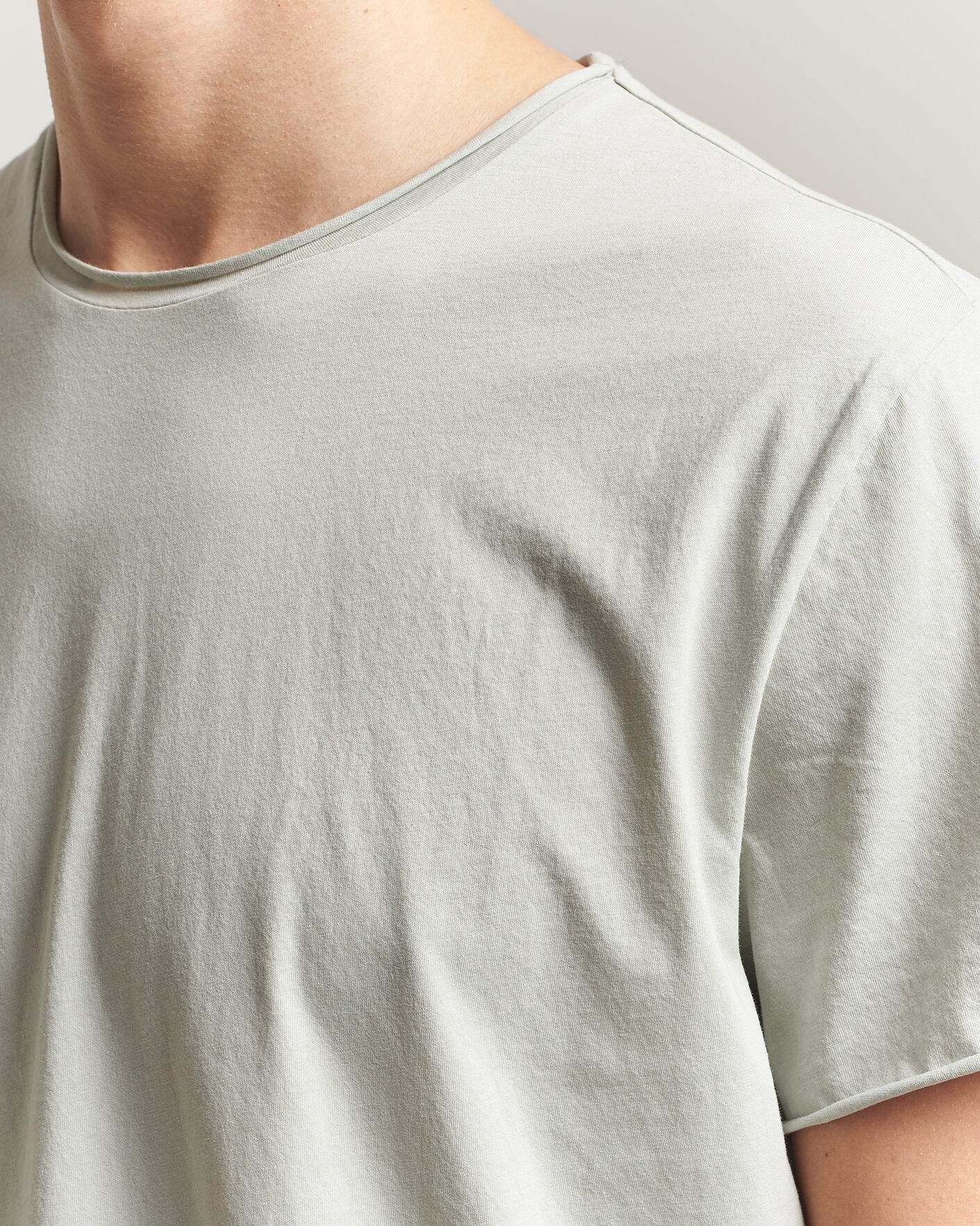 Homme | T-shirts | Filippa K | Roll Neck Crew Neck T-Shirt Silver Grey