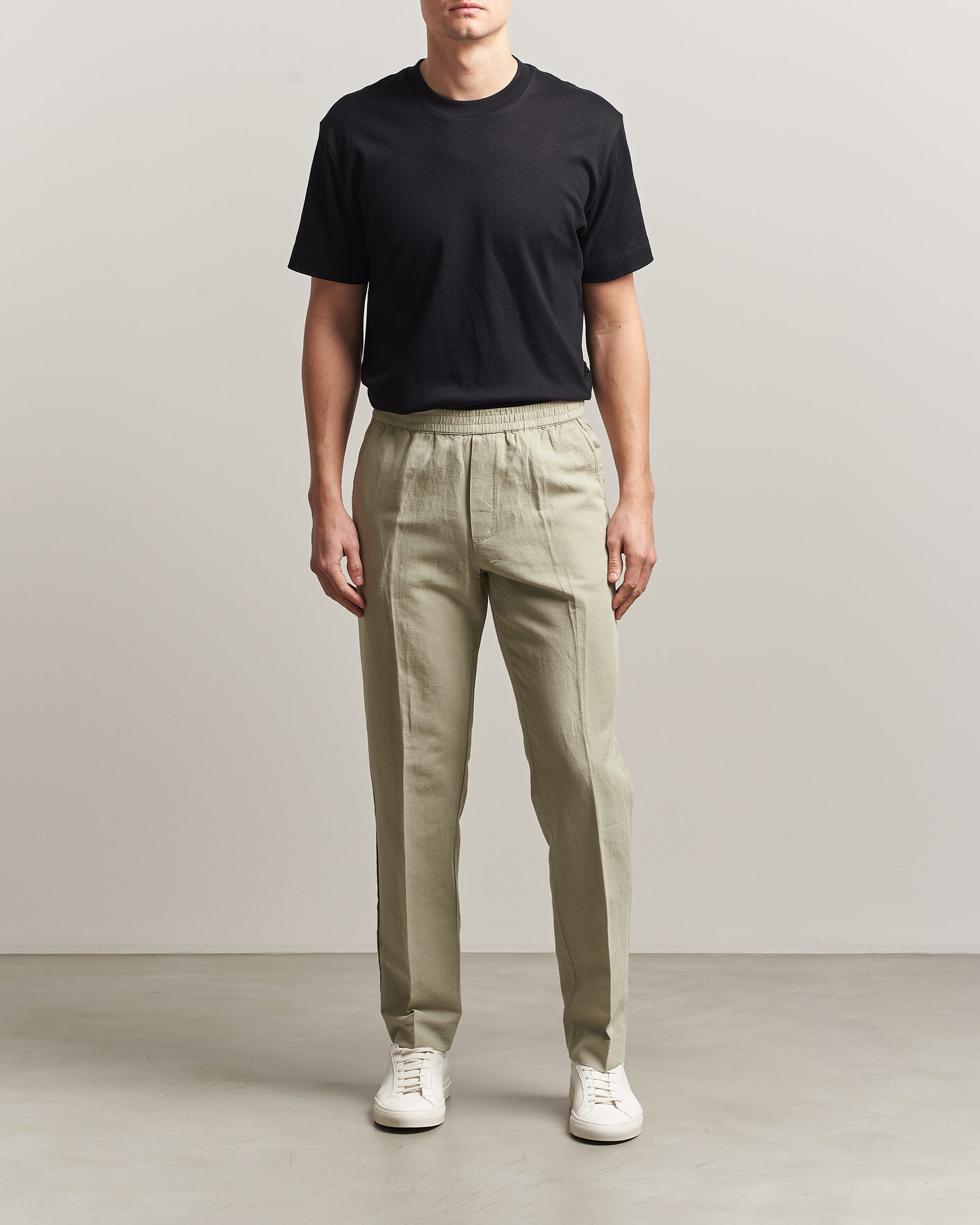 Heren | Broeken | Filippa K | Theo Relaxed Linen/Cotton Drawstring Trousers Light Green
