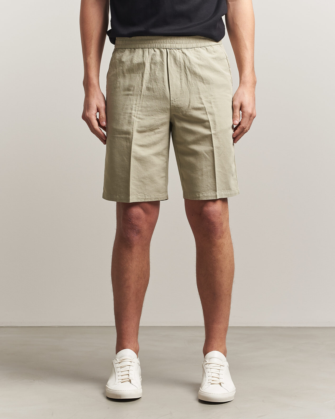 Heren | Korte broek | Filippa K | Theo Relaxed Linen/Cotton Drawstring Shorts Light Green