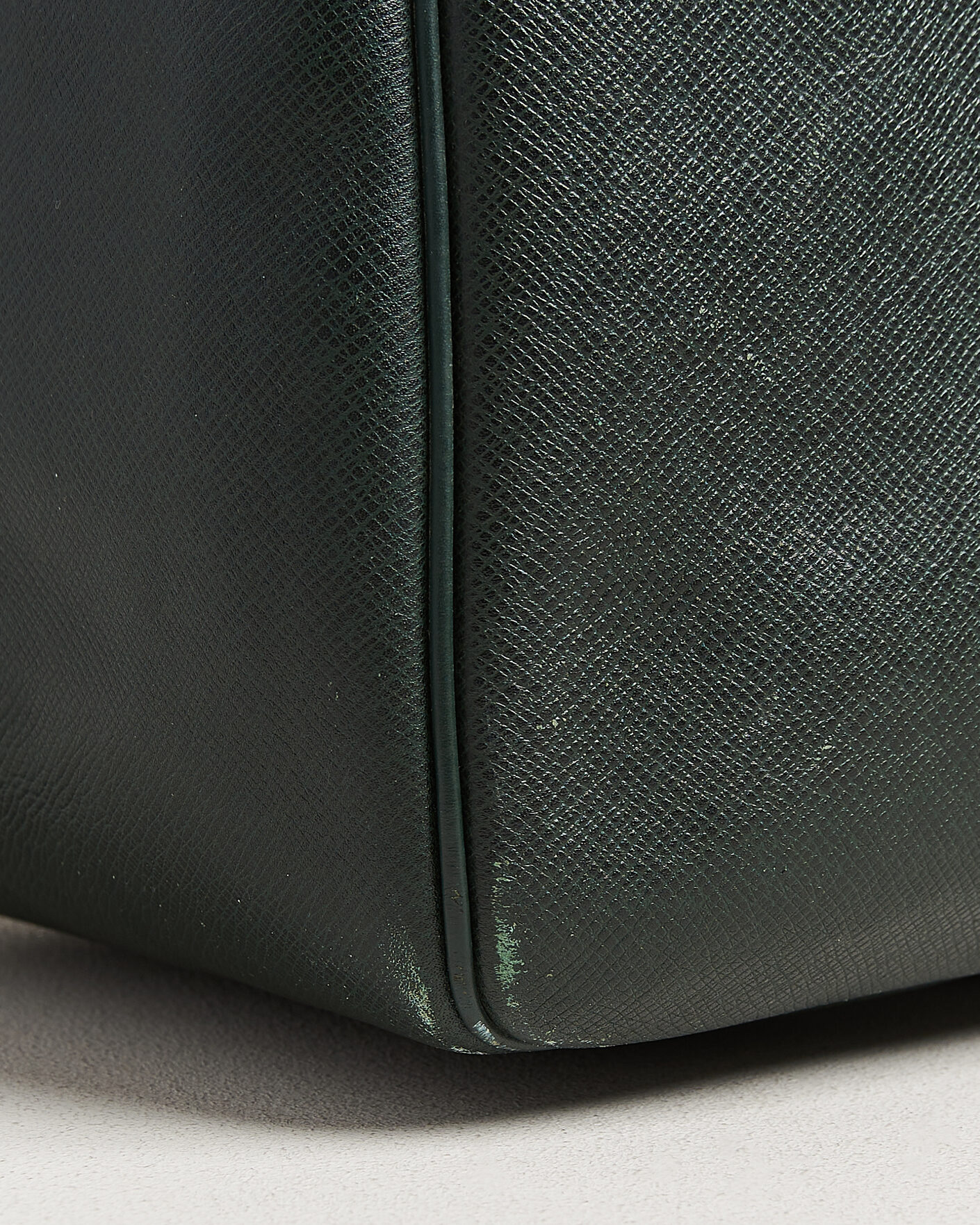 Heren | Pre-Owned & Vintage Bags | Louis Vuitton Pre-Owned | Taiga Kendall Weekend Bag GM Green