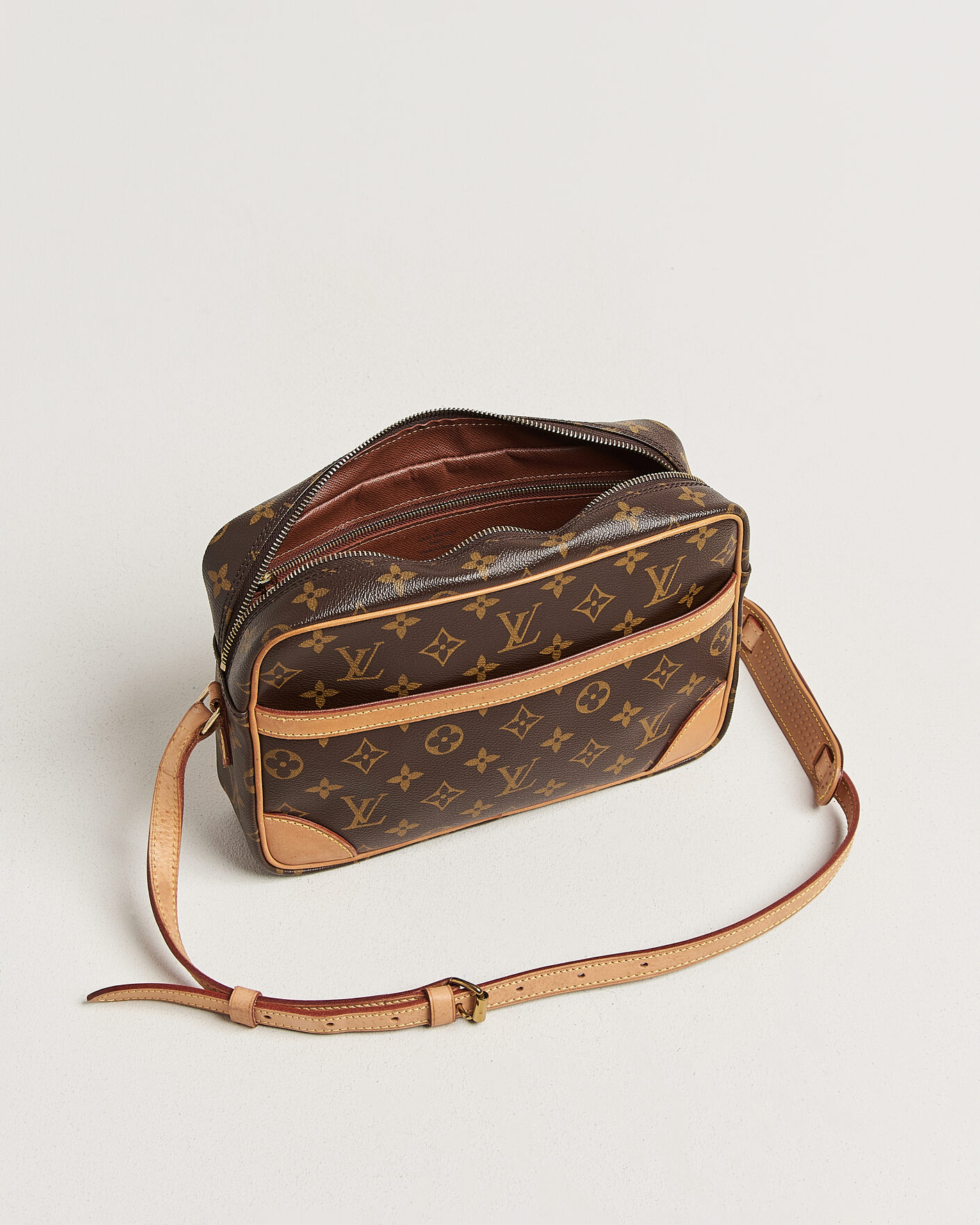 Homme | Pre-Owned & Vintage Bags | Louis Vuitton Pre-Owned | Trocadero 27 Bag Monogram