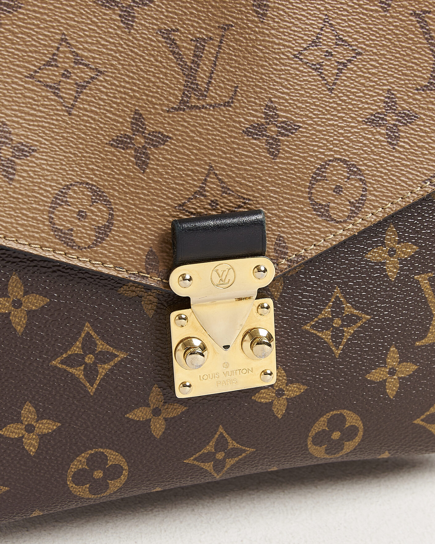 Homme | Pre-Owned & Vintage Bags | Louis Vuitton Pre-Owned | Pochette Métis Reverse Monogram