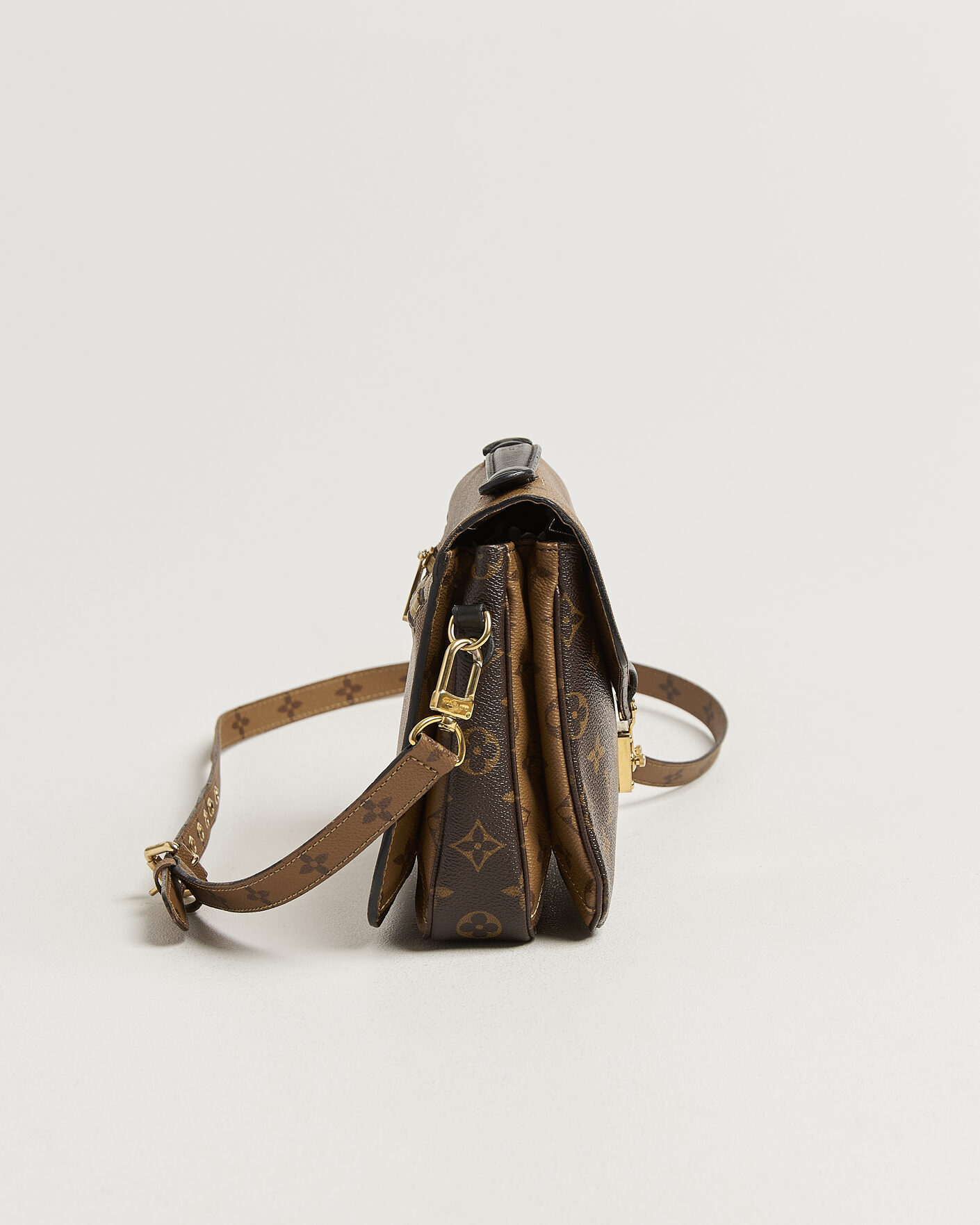 Homme | Pre-Owned & Vintage Bags | Louis Vuitton Pre-Owned | Pochette Métis Reverse Monogram