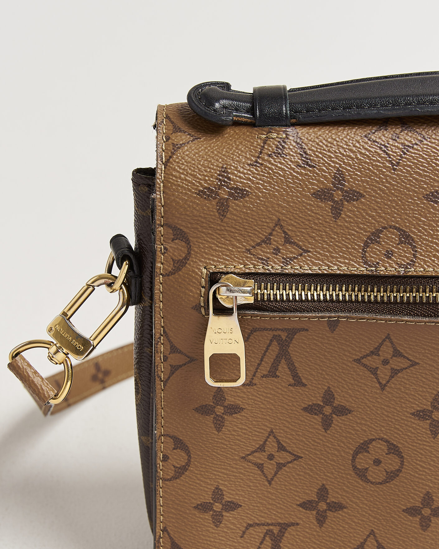 Homme | Pre-Owned & Vintage Bags | Louis Vuitton Pre-Owned | Pochette Métis Reverse Monogram