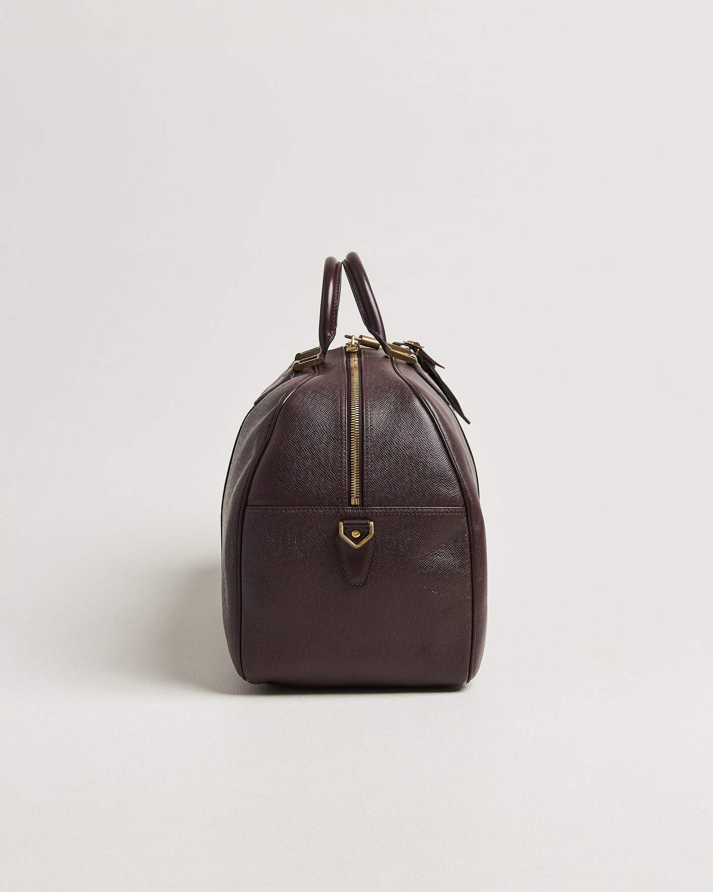 Heren | Pre-Owned & Vintage Bags | Louis Vuitton Pre-Owned | Taiga Kendall Weekend Bag PM Burgundy