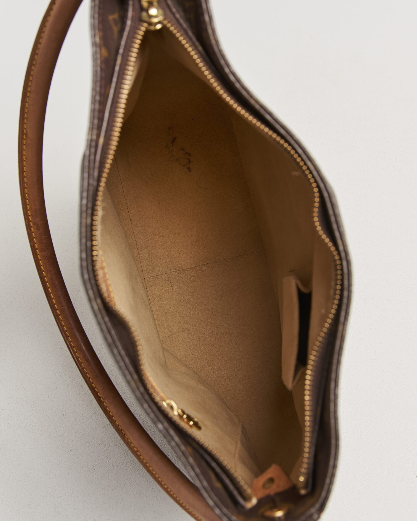 Homme | Pre-Owned & Vintage Bags | Louis Vuitton Pre-Owned | Looping Handbag GM Monogram