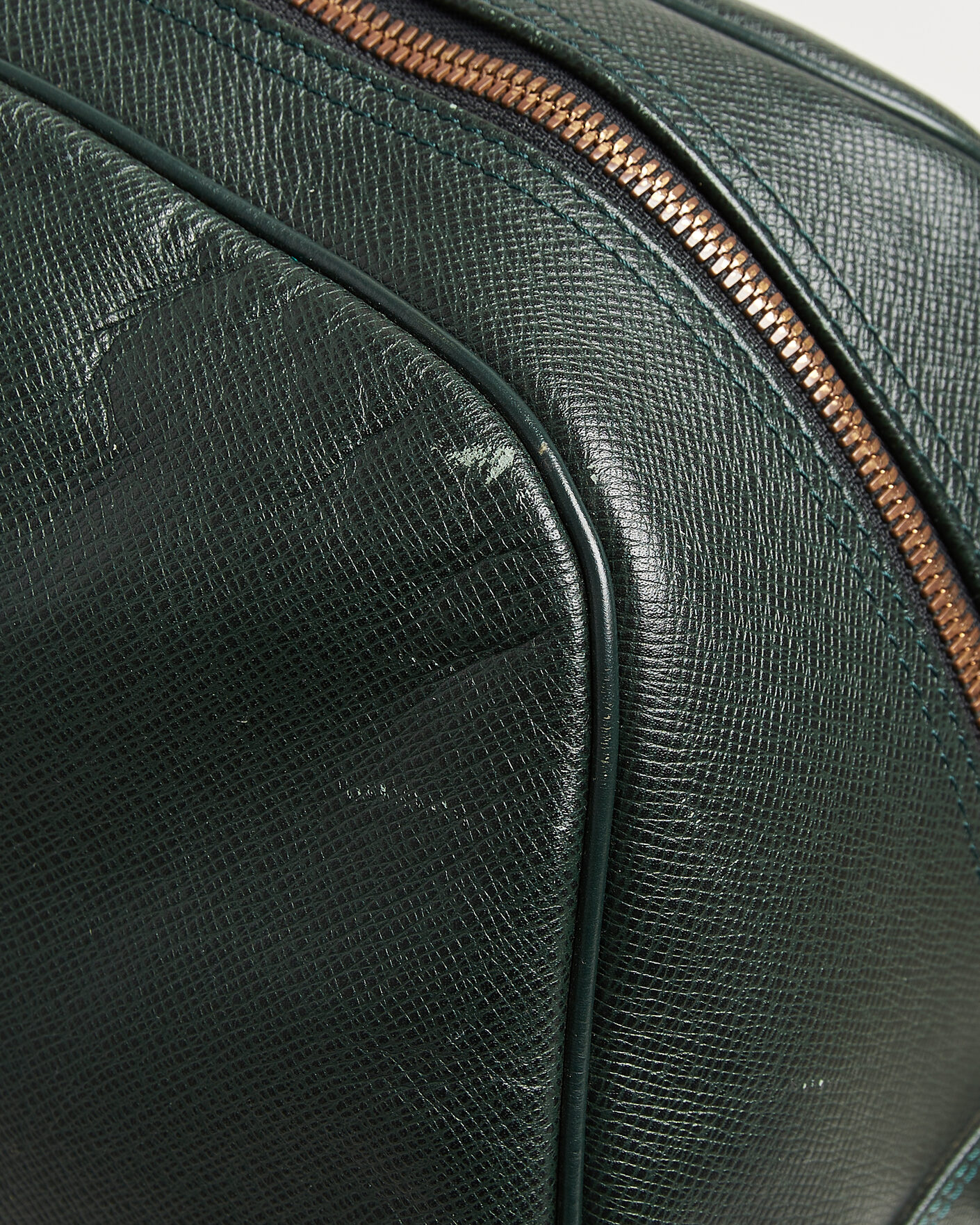 Homme | Pre-Owned & Vintage Bags | Louis Vuitton Pre-Owned | Taiga Kendall GM Bag Green