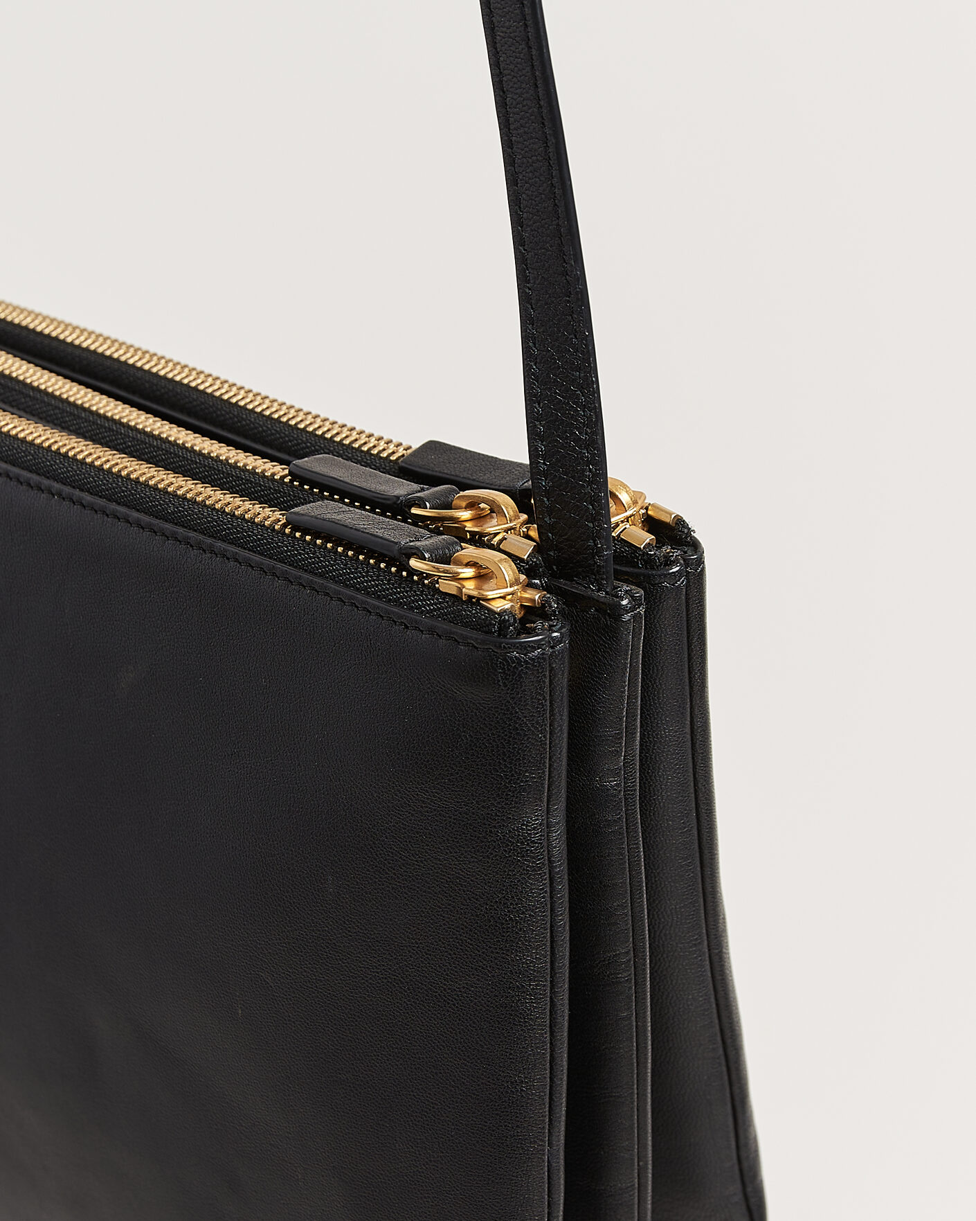 Homme | Pre-Owned & Vintage Bags | Celine Pre-Owned | Trio Bag Medium Leather Black