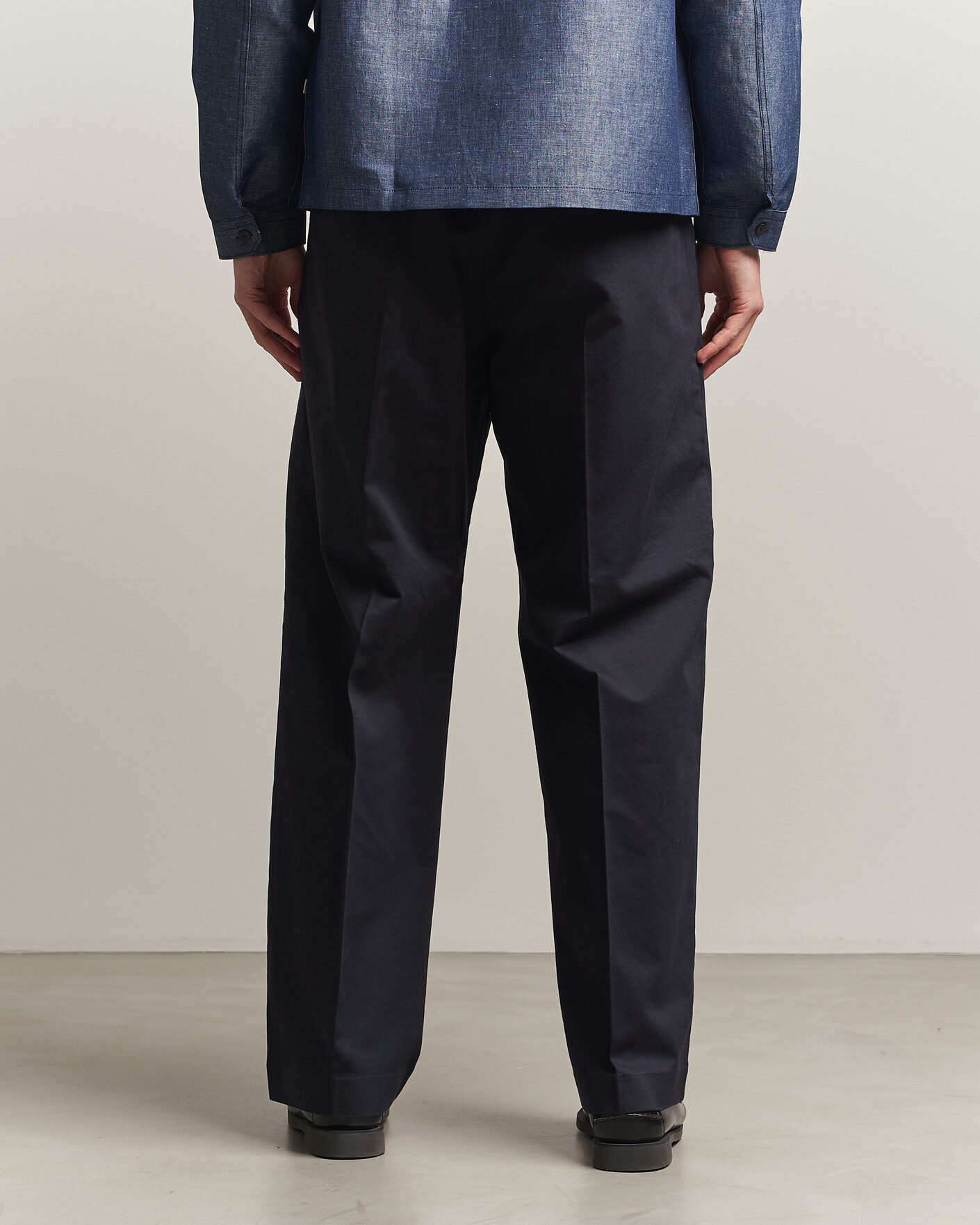 Homme | Pantalons | NN07 | Kay Relaxed Fit Pleated Cotton Trousers Navy Blue