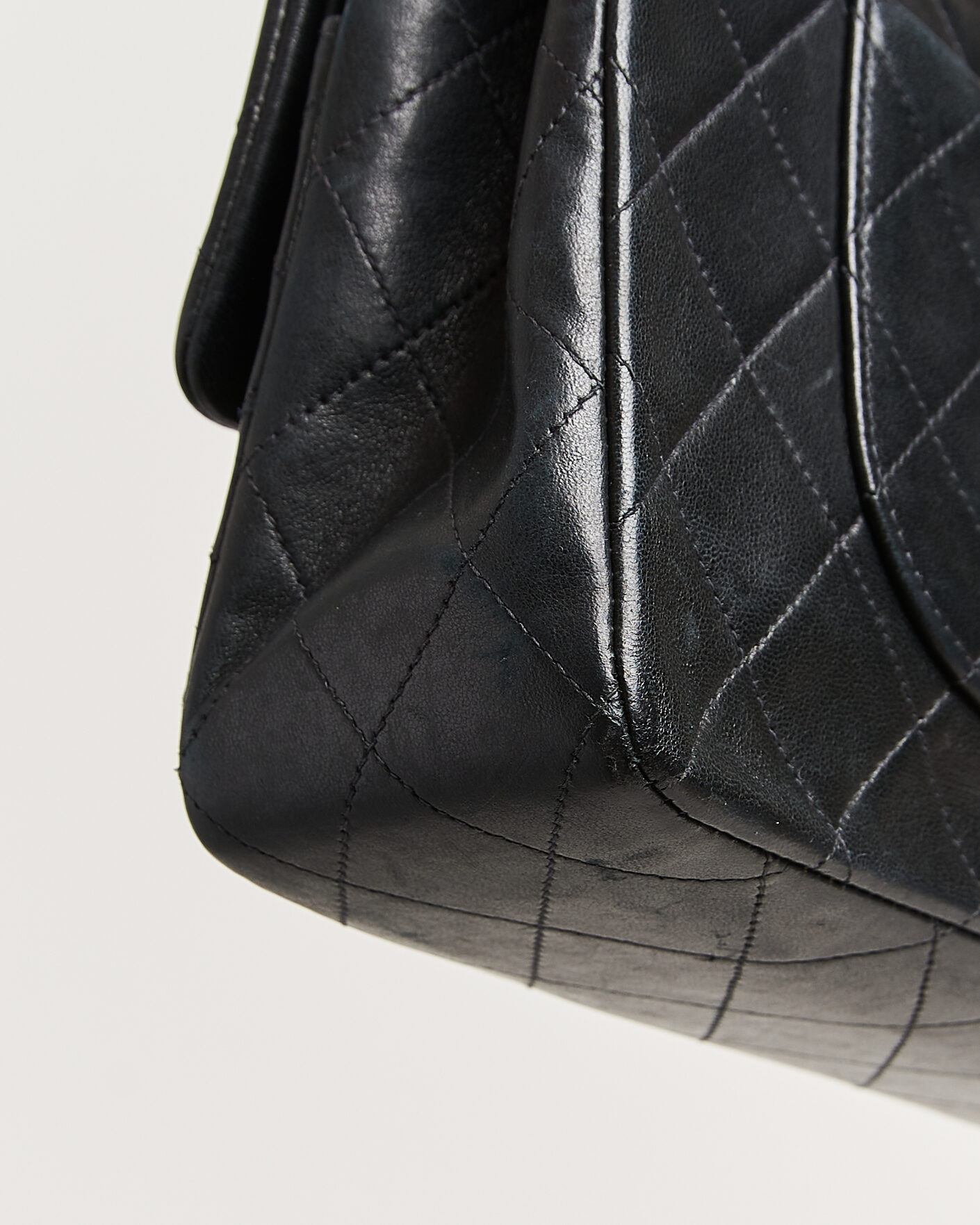 Homme | Pre-Owned & Vintage Bags | Chanel Pre-Owned | Classic Medium Double Flap Bag Black
