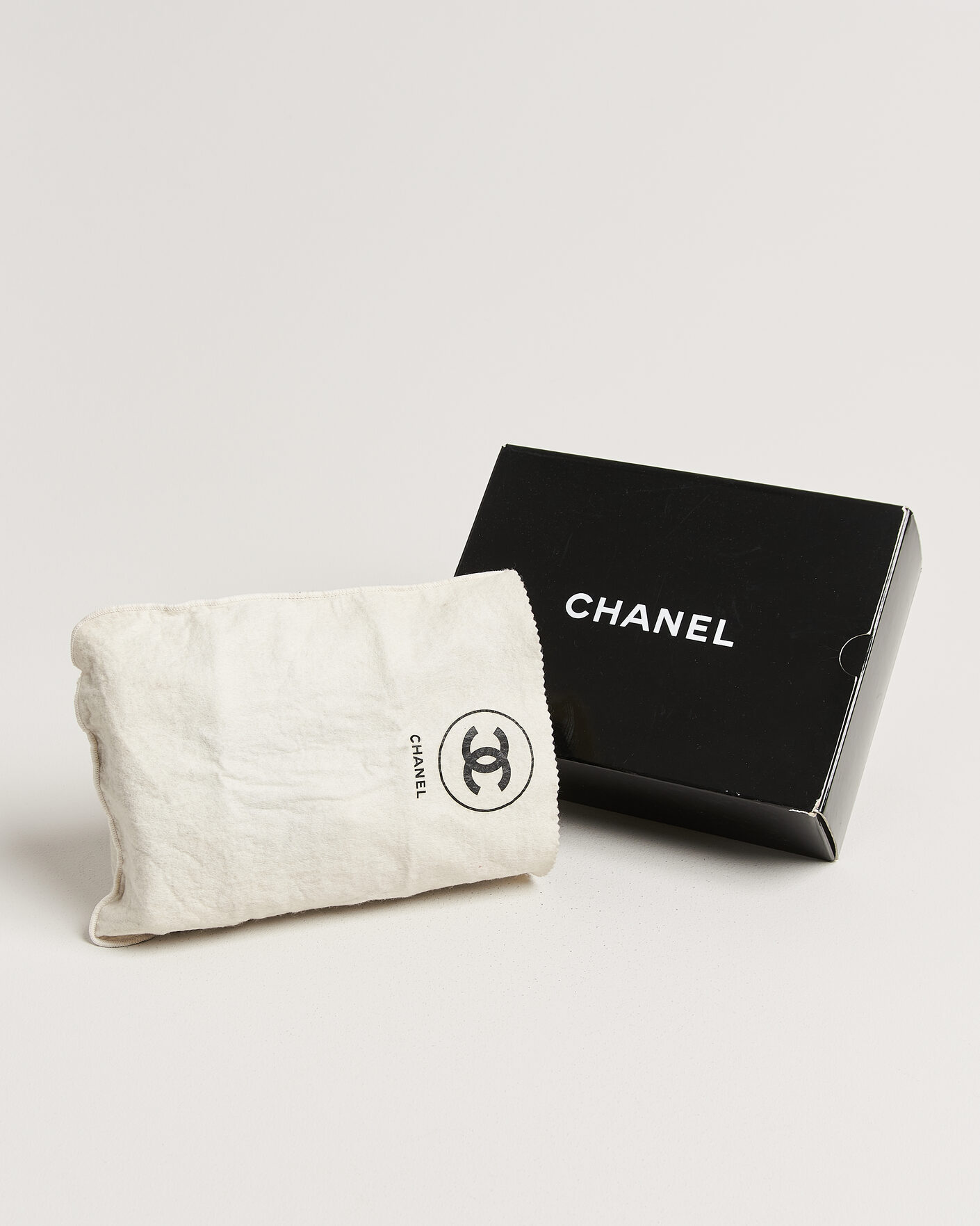 Homme | Pre-Owned & Vintage Bags | Chanel Pre-Owned | Classic Medium Double Flap Bag Black
