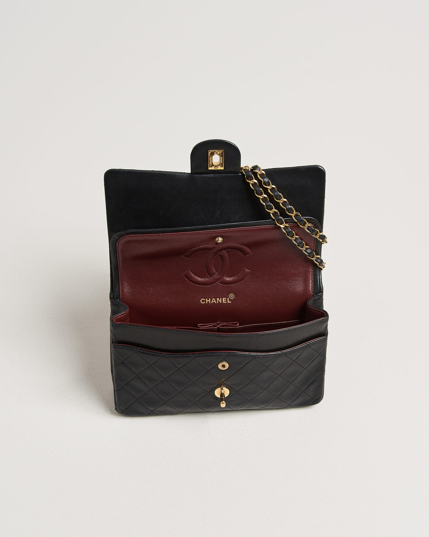 Homme | Pre-Owned & Vintage Bags | Chanel Pre-Owned | Classic Medium Double Flap Bag Black