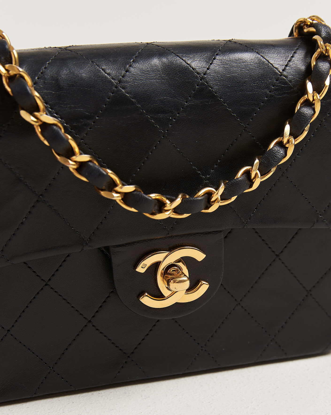 Homme | Pre-Owned & Vintage Bags | Chanel Pre-Owned | Classic Mini Single Flap Square Bag Black