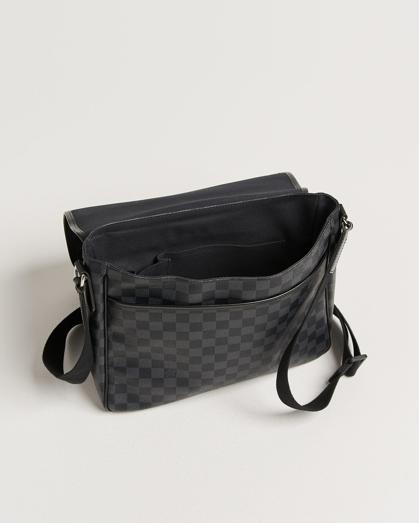 Homme | Pre-Owned & Vintage Bags | Louis Vuitton Pre-Owned | Daniel MM Shoulder Bag Damier Graphite