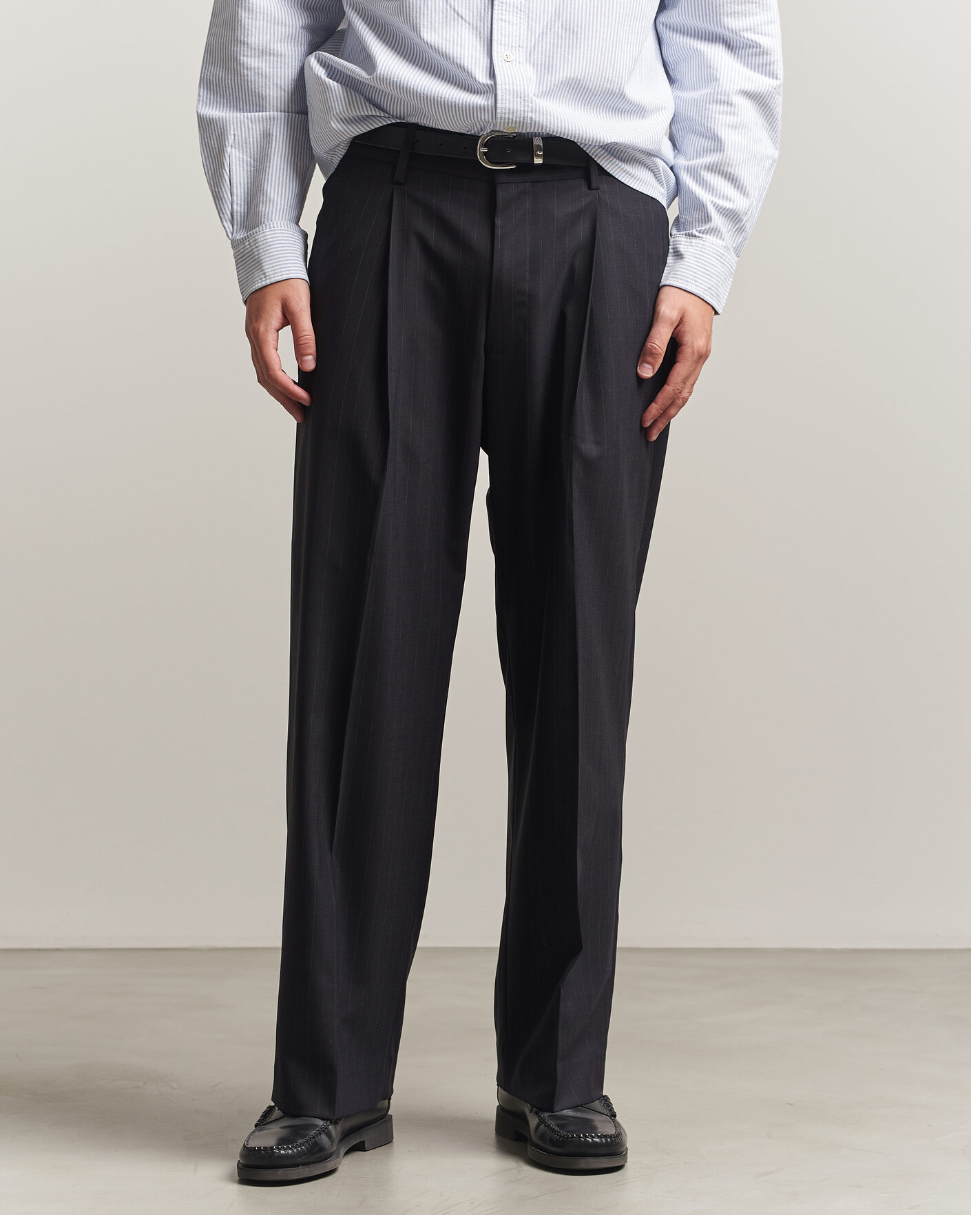 Homme | Pantalons | NN07 | Kay Pinstriped Pleated Trousers Navy Blue