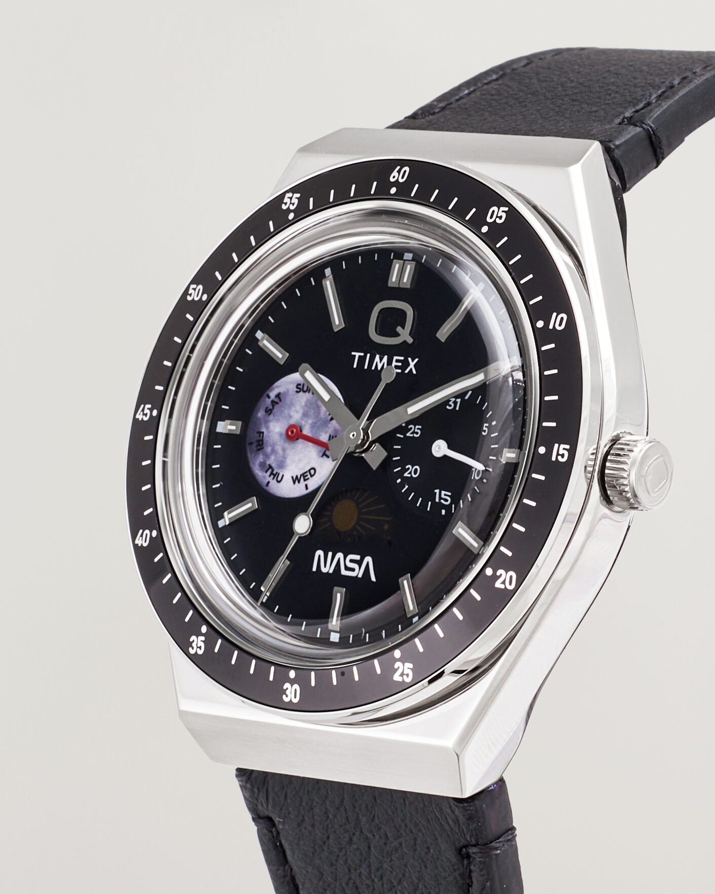 Heren | Timex Q Timex x NASA Luminous Leather Strap 40mm Black Dial | Timex | Q x NASA Luminous Leather Strap 40mm Black Dial