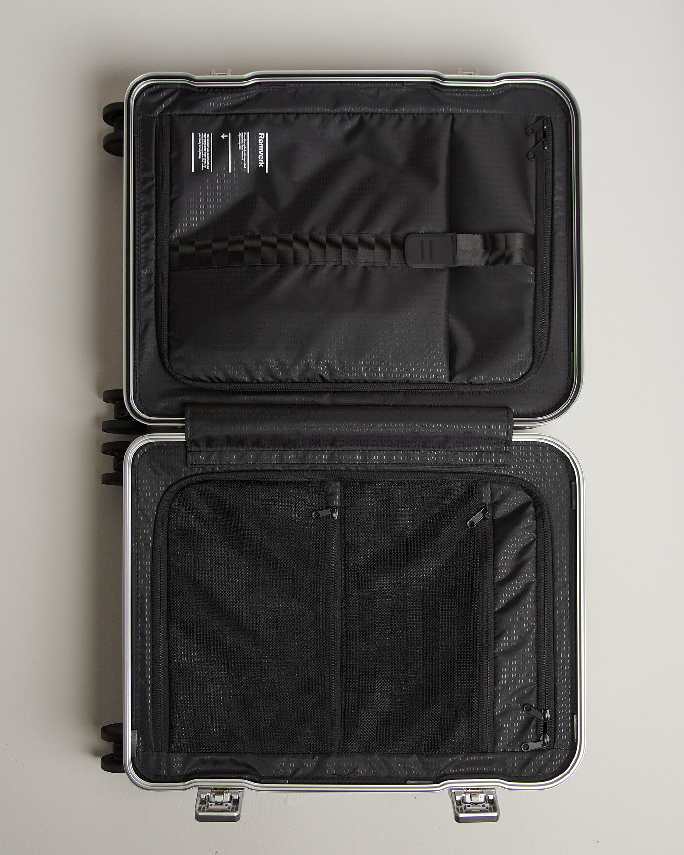 Heren | Tassen | DB | Ramverk Pro Carry On Silver/Black