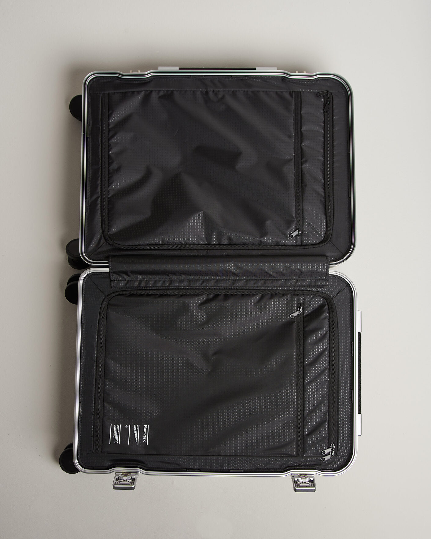 Homme | Sacs | DB | Ramverk Pro Check-In Luggage Medium Silver/Black