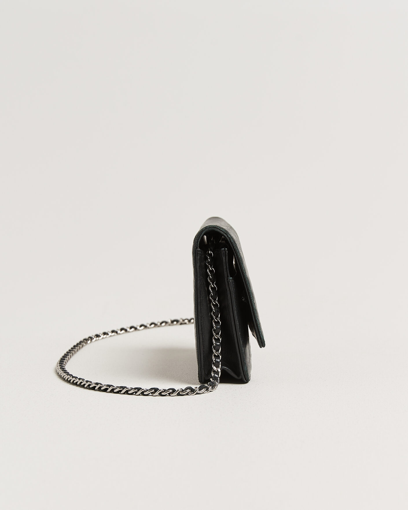 Homme | Pre-Owned & Vintage Bags | Chanel Pre-Owned | Wallet On Chain Camelia Lambskin Black