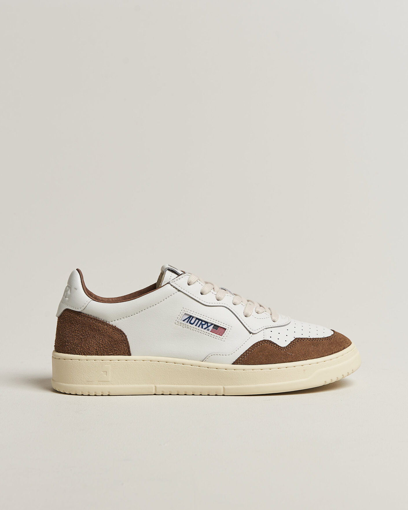 Heren | Sneakers | Autry | Medalist Low Soft Leather/Suede Sneaker White/Tabacco