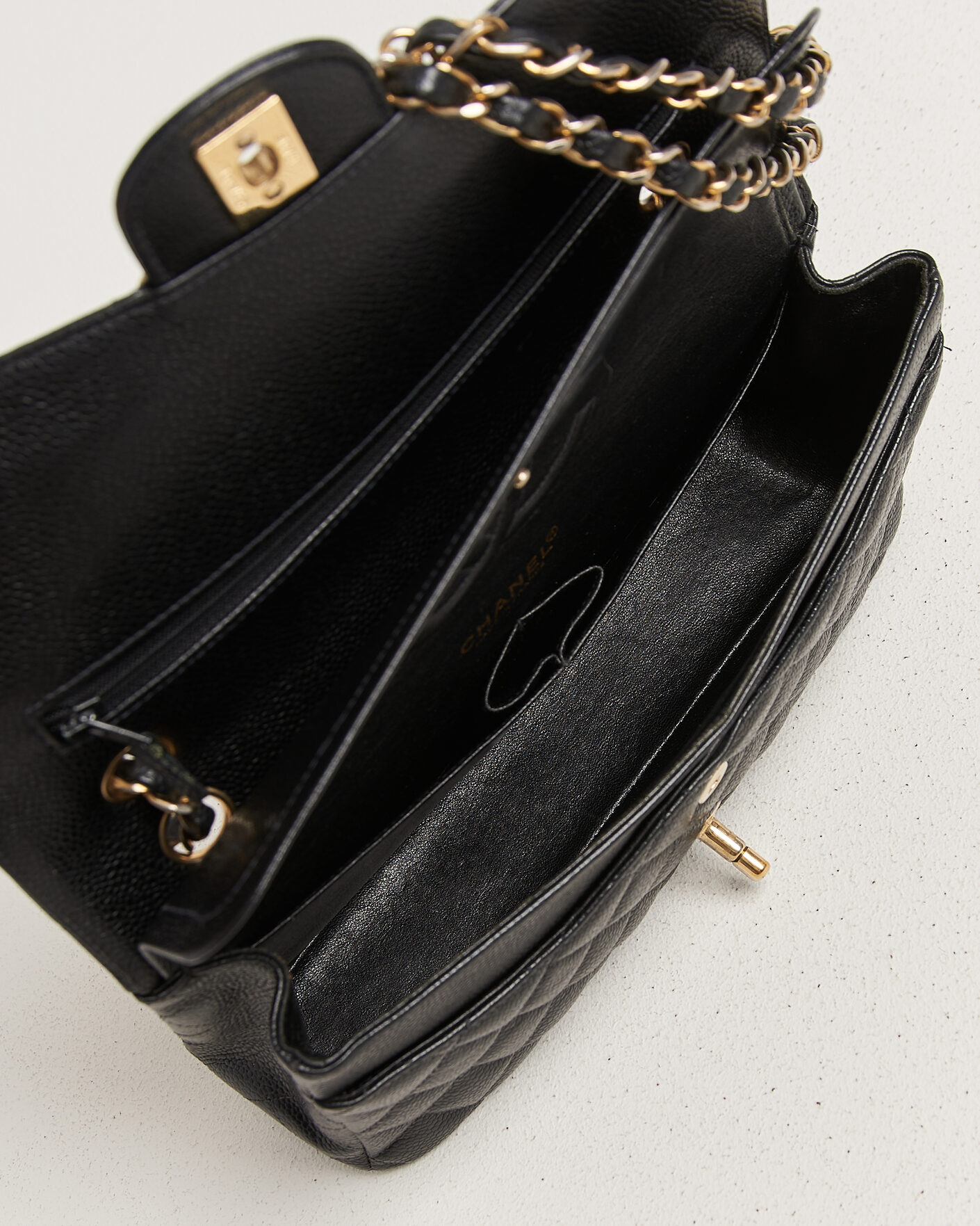 Heren | Pre-Owned & Vintage Bags | Chanel Pre-Owned | Classic Medium Double Flap Bag Caviar Leather Black