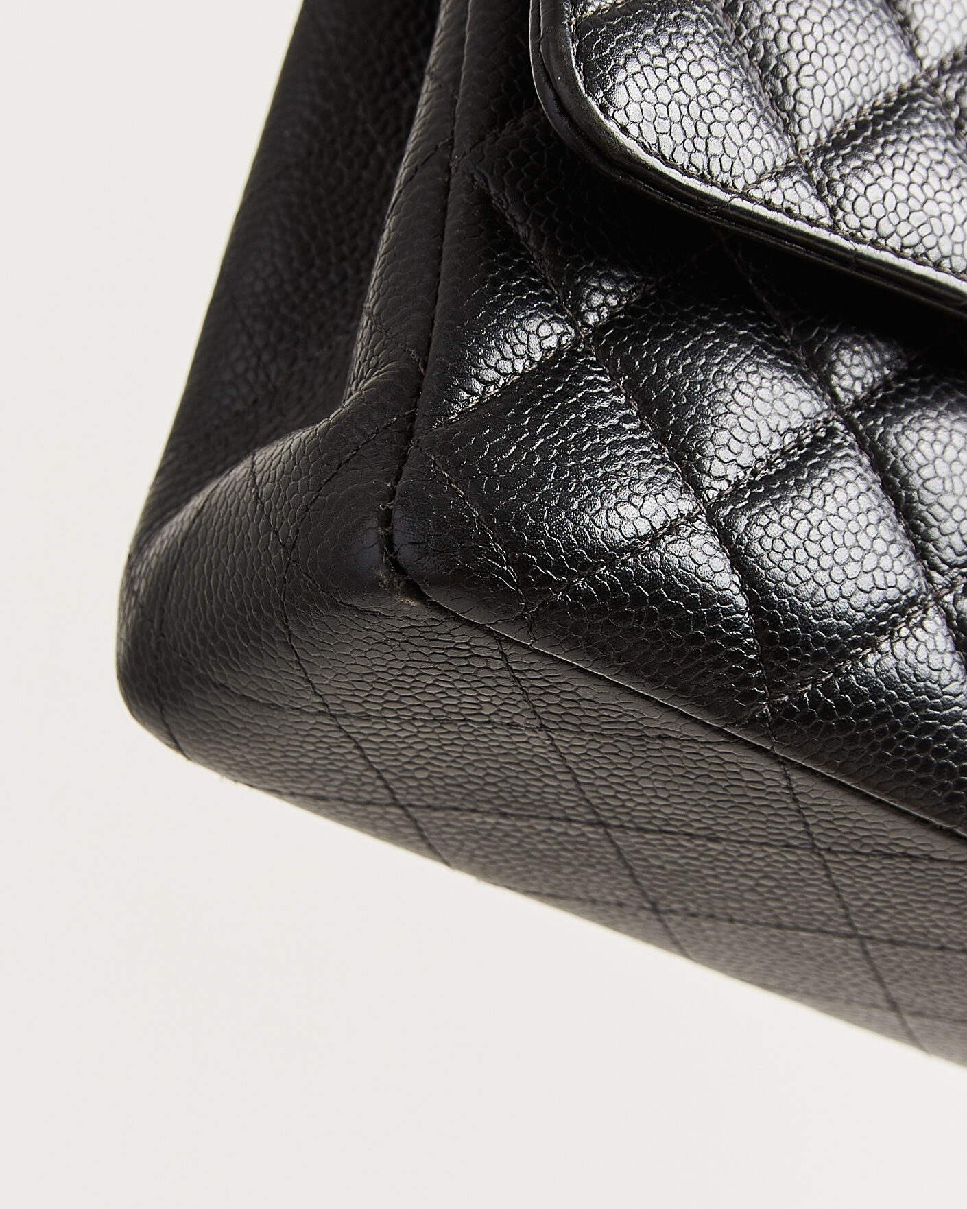 Homme | Chanel Pre-Owned Classic Medium Double Flap Bag Caviar Leather Black | Chanel Pre-Owned | Classic Medium Double Flap Bag Caviar Leather Black