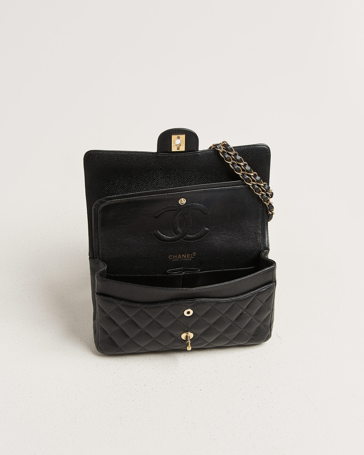 Homme | Chanel Pre-Owned Classic Medium Double Flap Bag Caviar Leather Black | Chanel Pre-Owned | Classic Medium Double Flap Bag Caviar Leather Black