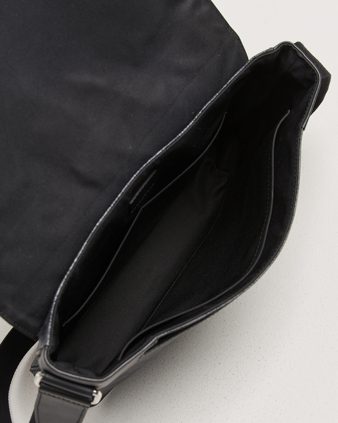 Heren | Pre-Owned & Vintage Bags | Louis Vuitton Pre-Owned | Louis Vuitton District Messenger Bag MM Damier Graphite