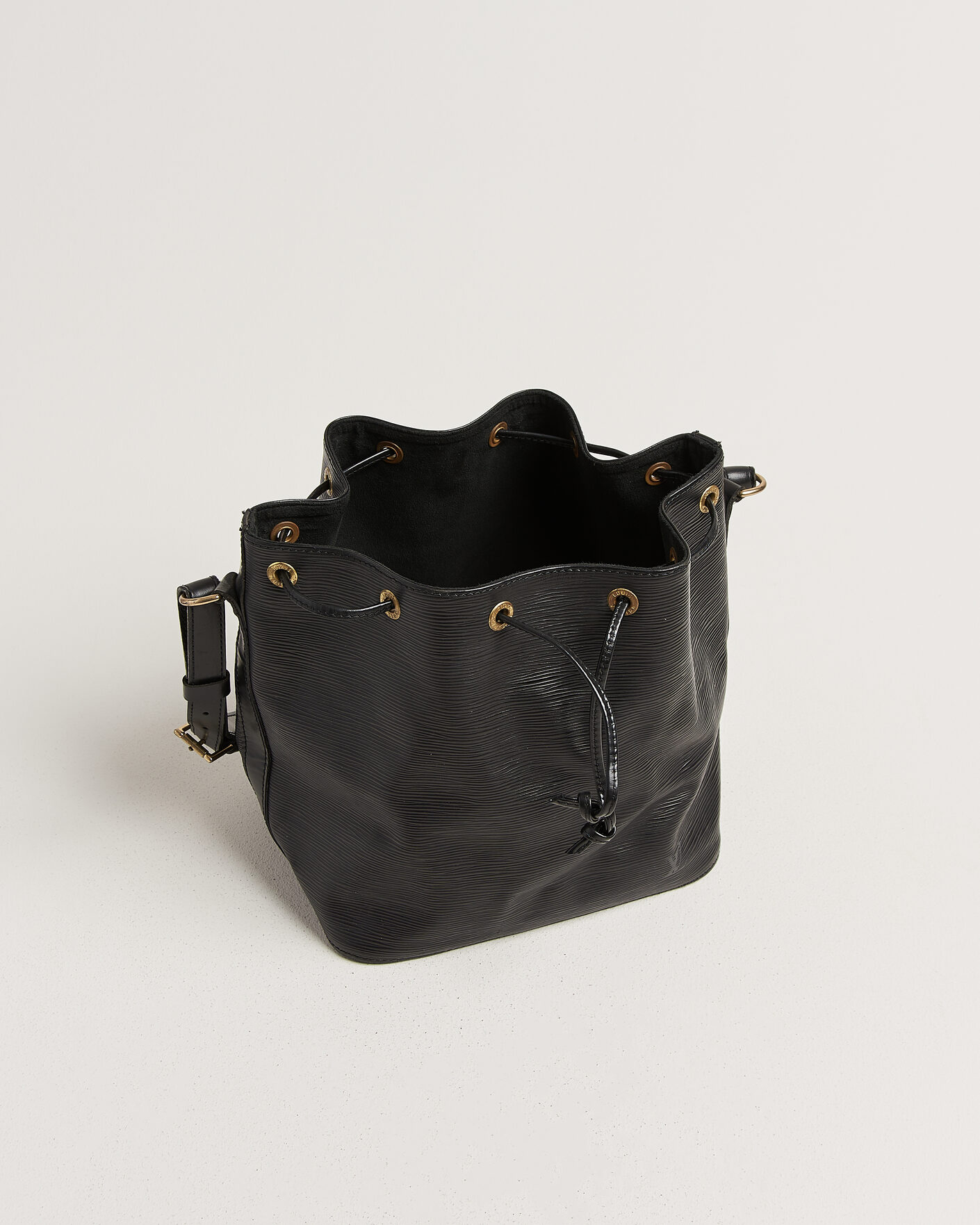 Heren | Pre-Owned & Vintage Bags | Louis Vuitton Pre-Owned | Petit Noé Epi Leather Black