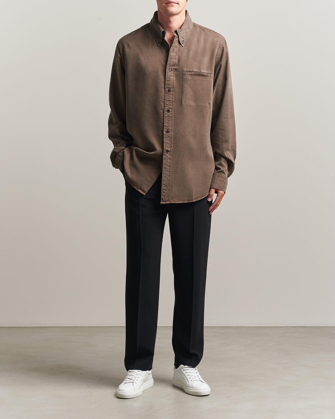 Heren | Overhemden | Filippa K | Zack Lyocell Shirt Ebony Brown