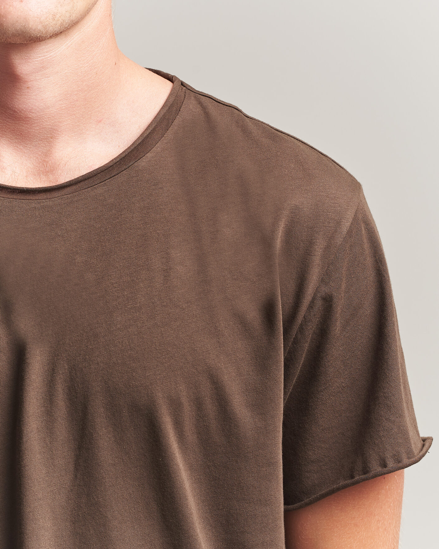 Heren | T-shirts | Filippa K | Roll Neck Crew Neck T-Shirt Golden Brown