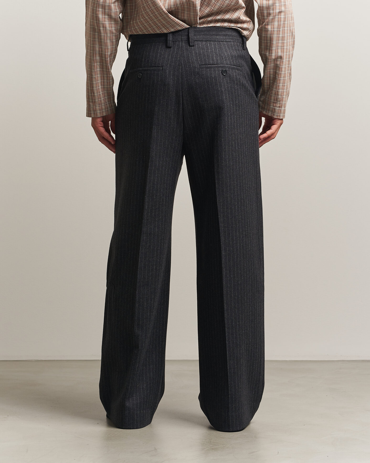 Homme | Pantalons | Filippa K | Hector Wool Flannel Pinstriped Trousers Anthracite