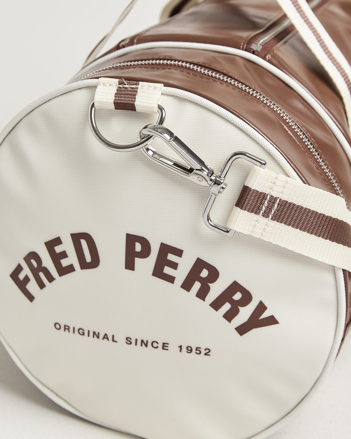Heren | Tassen | Fred Perry | Classic Barrel Bag Tan