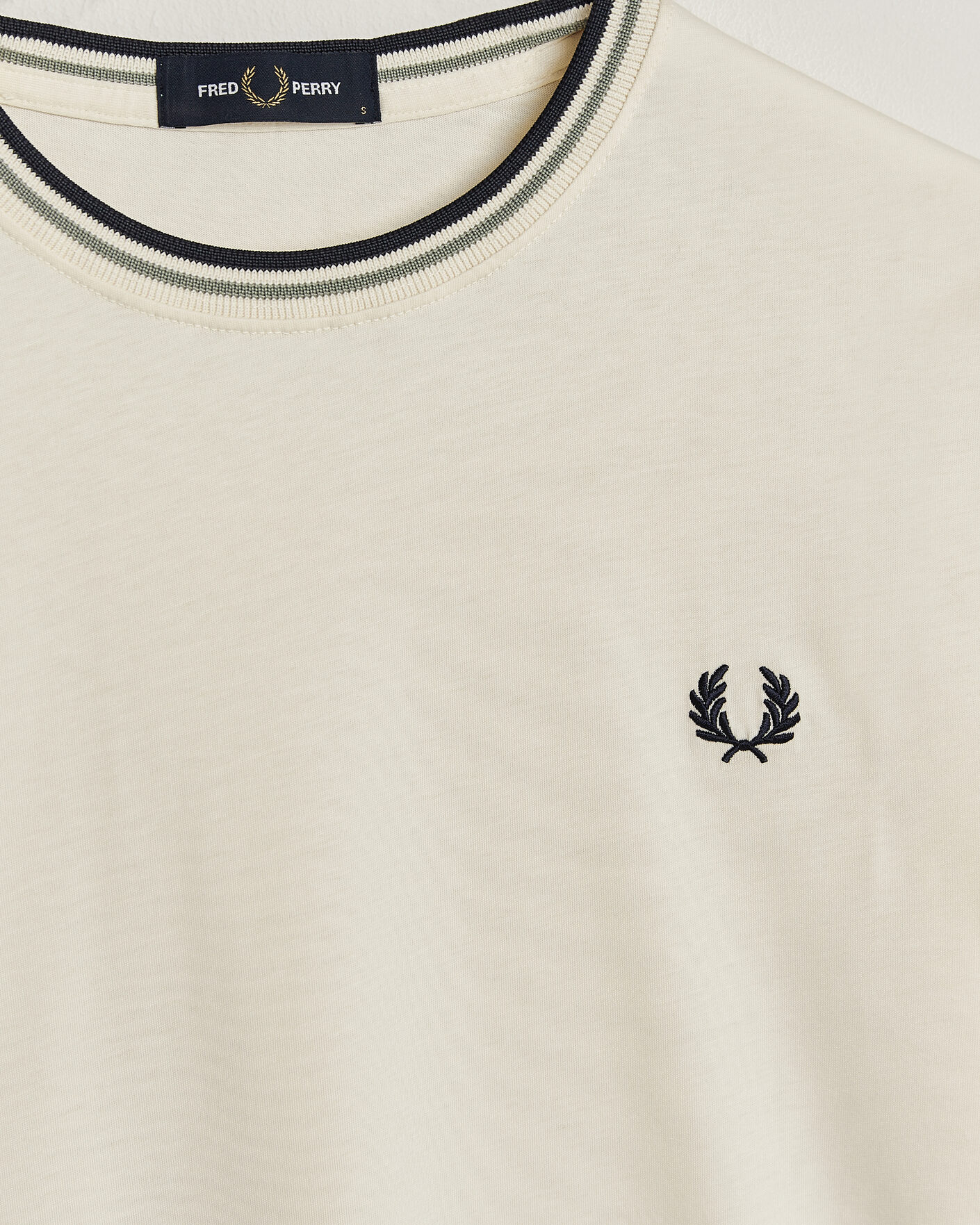 Homme | T-shirts | Fred Perry | Twin Tipped T-Shirt Ecru
