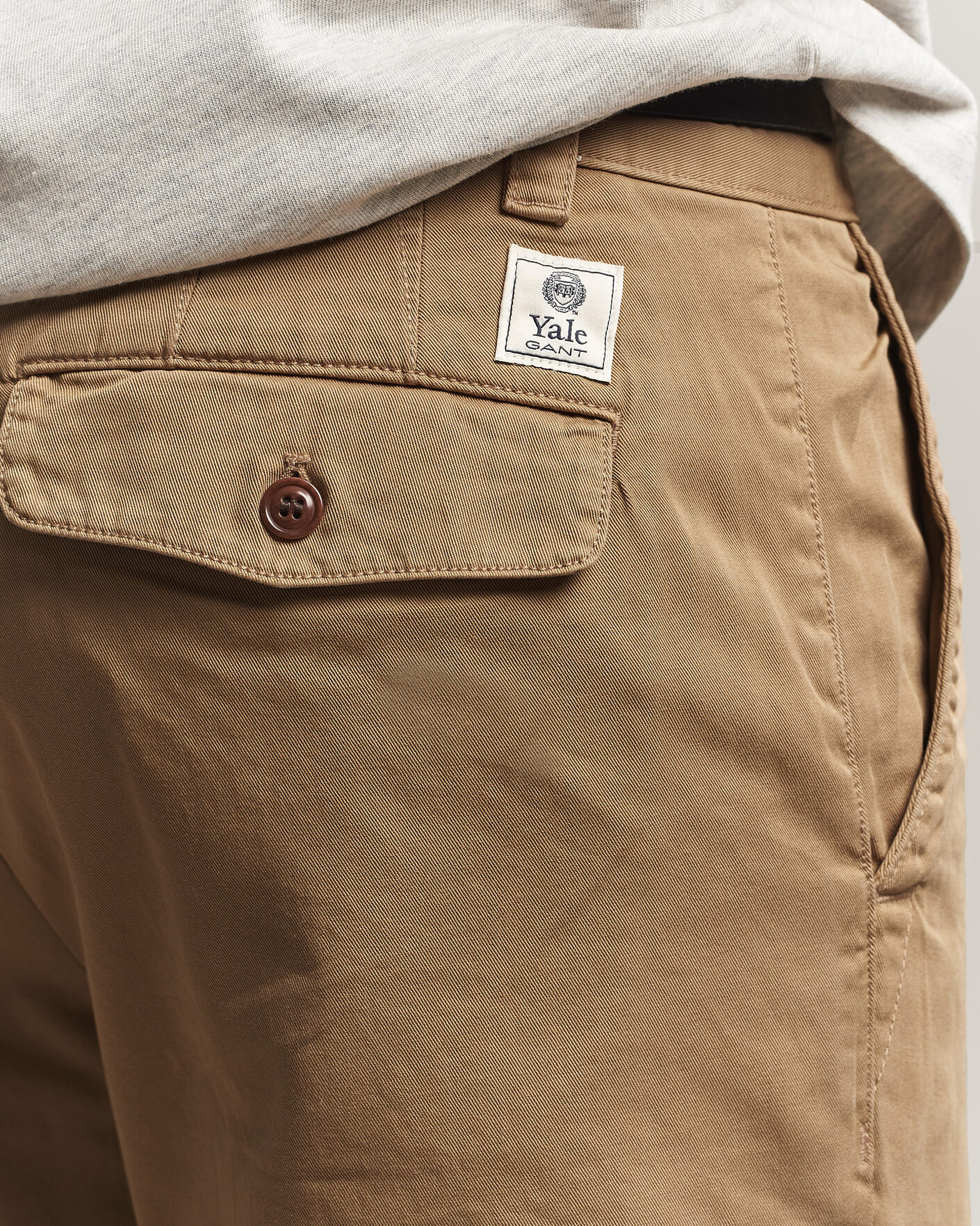 Homme | Pantalons | Gant | YALE Cotton Twill Chinos Darkened Beige