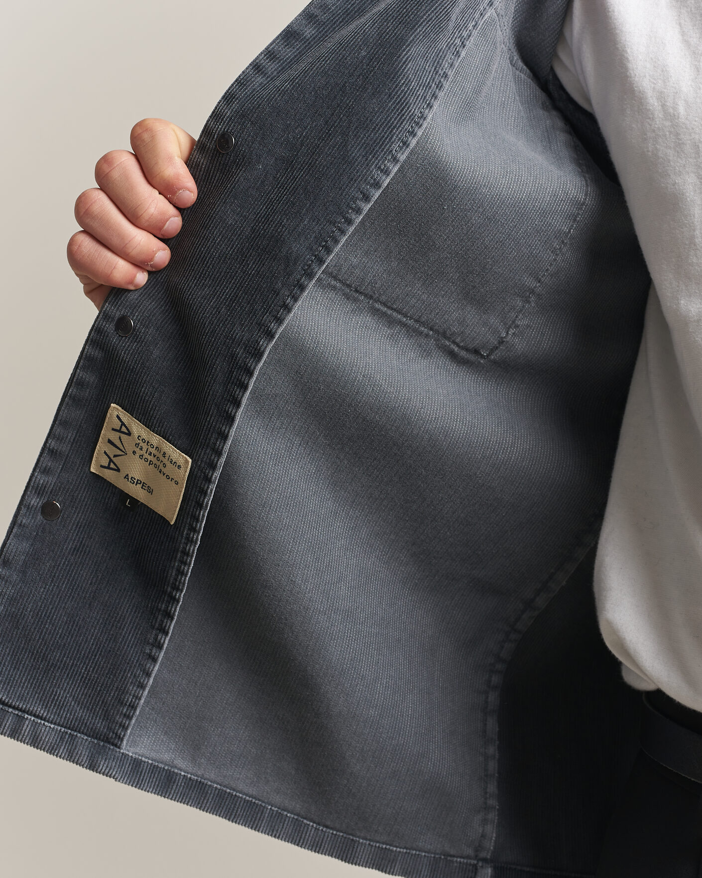 Homme | Chemises | Aspesi | Double Pocket Corduroy Overshirt Washed Black