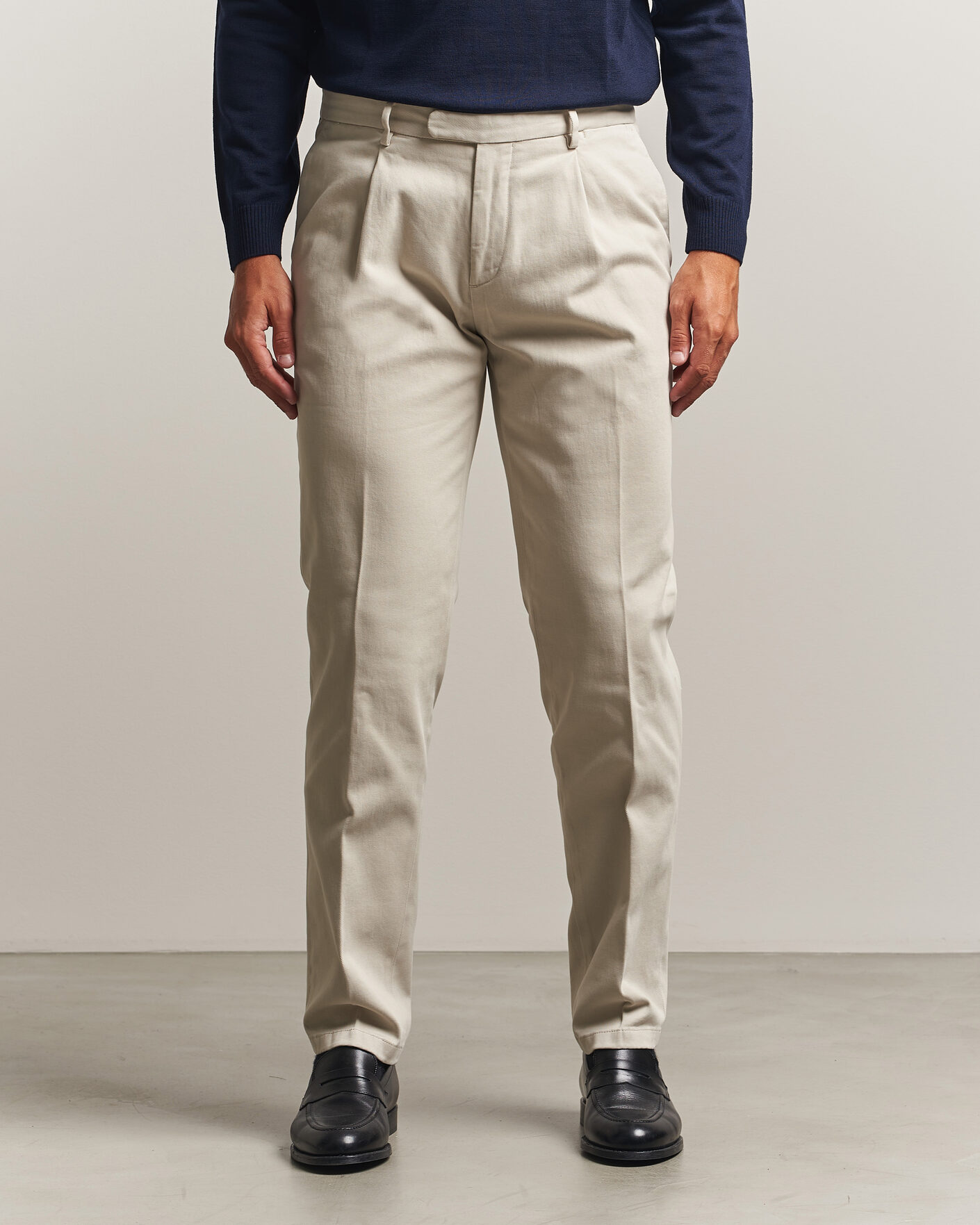Heren | Broeken | Boglioli | Pleated Cotton Twill Chinos Light Beige