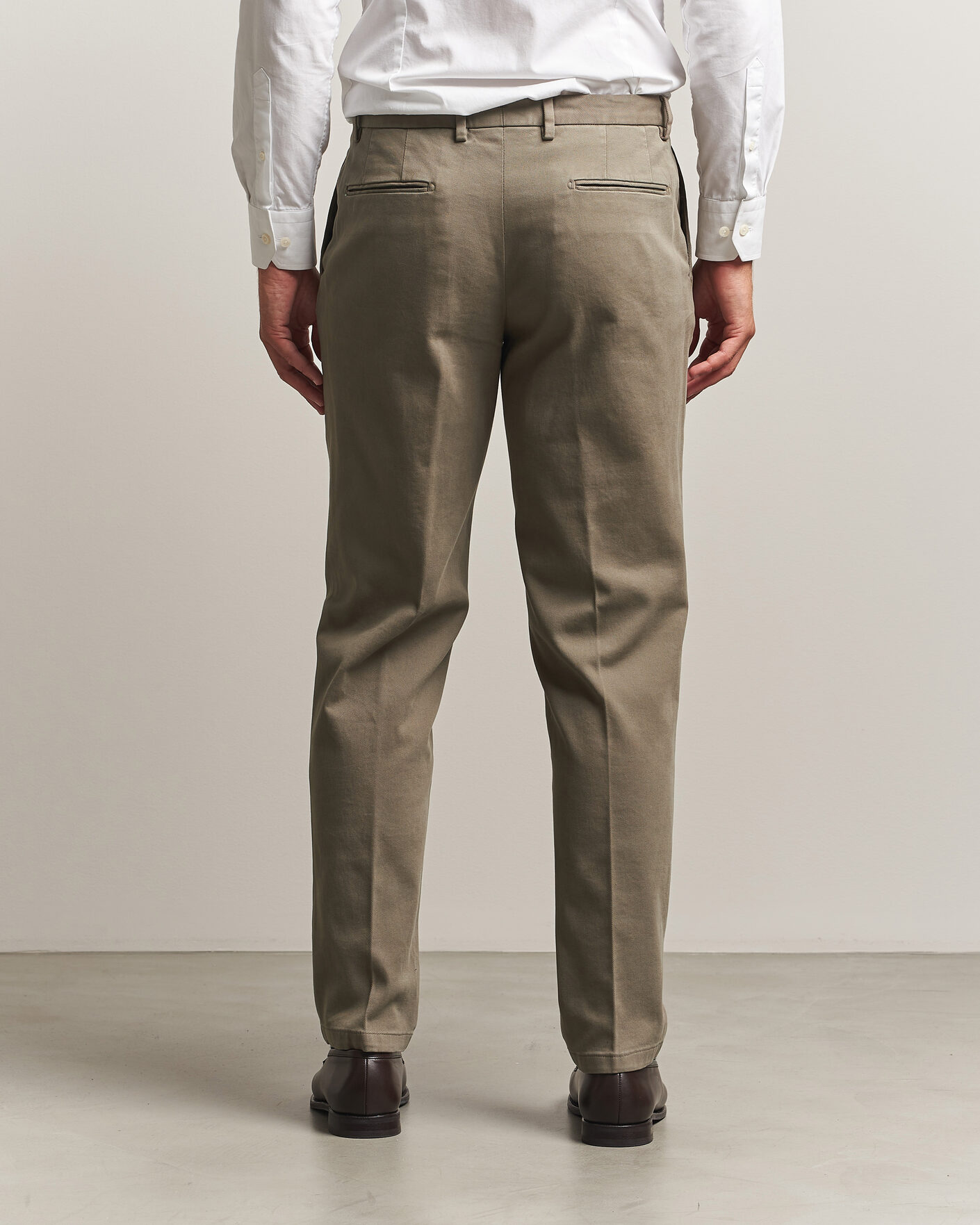 Homme | Pantalons | Boglioli | Pleated Cotton Twill Chinos Olive