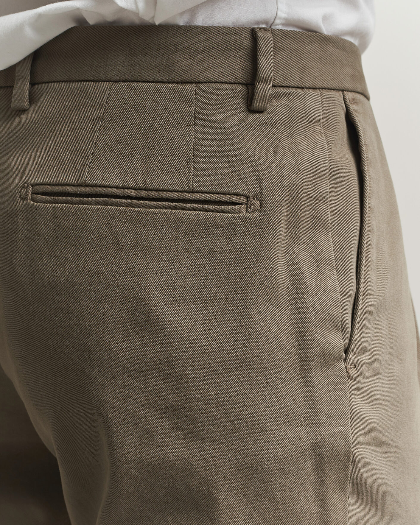 Homme | Pantalons | Boglioli | Pleated Cotton Twill Chinos Olive