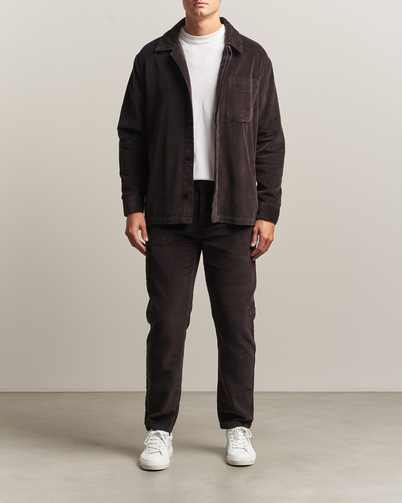 Homme | Chemises | KnowledgeCotton Apparel | Cotton Corduroy Overshirt Chocolate