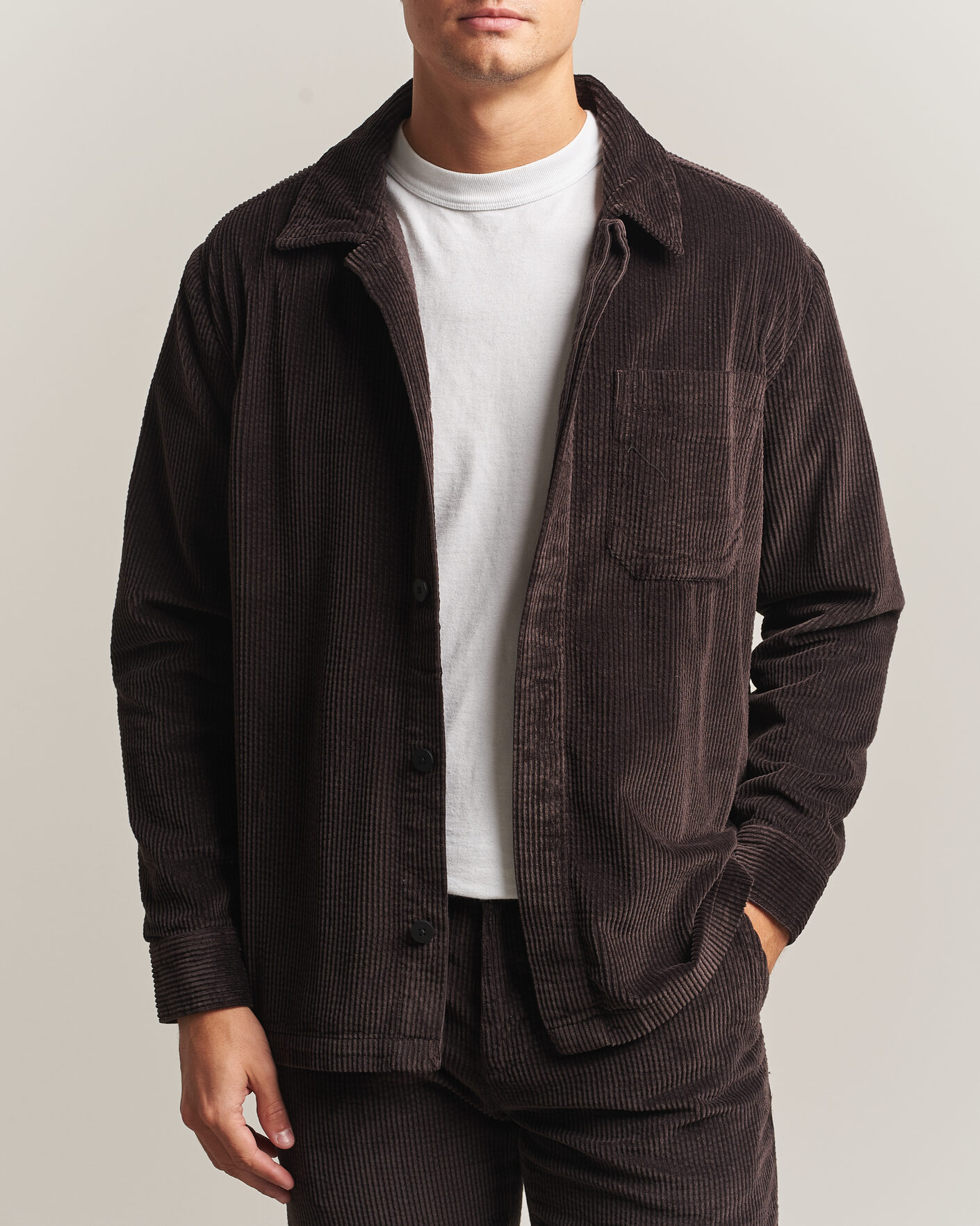 Homme | Chemises | KnowledgeCotton Apparel | Cotton Corduroy Overshirt Chocolate