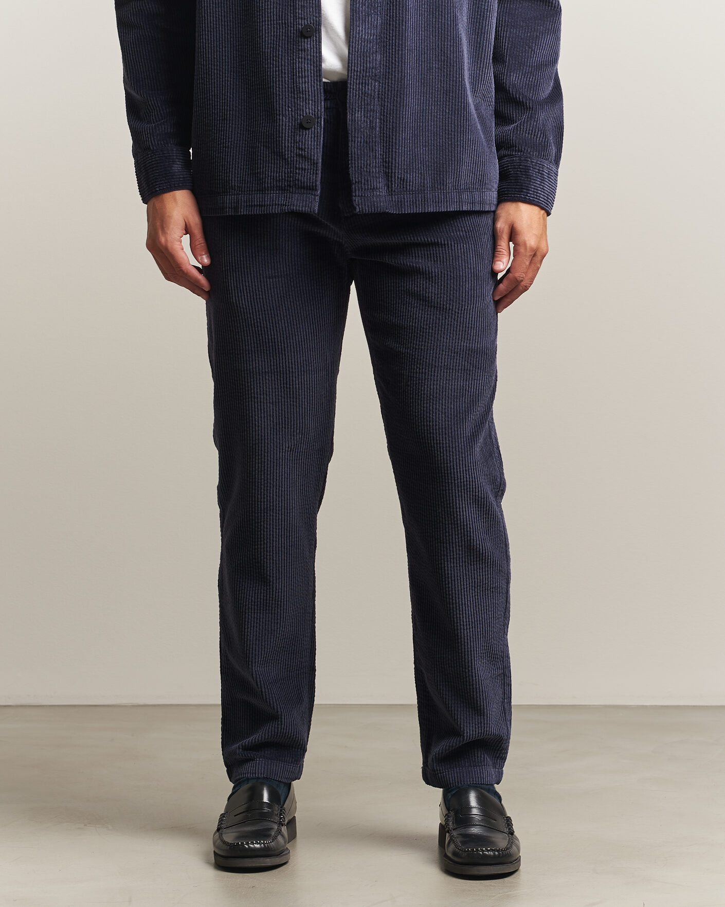 Homme | Pantalons | KnowledgeCotton Apparel | Chuck Regular Cord Trousers Night Sky