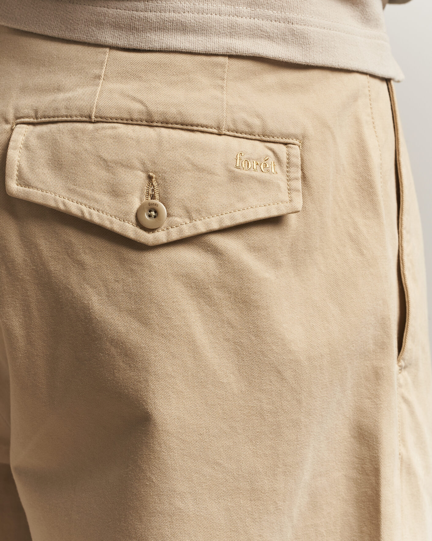 Heren | Broeken | Forét | Writer Relaxed Fit Pleated Pants Uniform Khaki