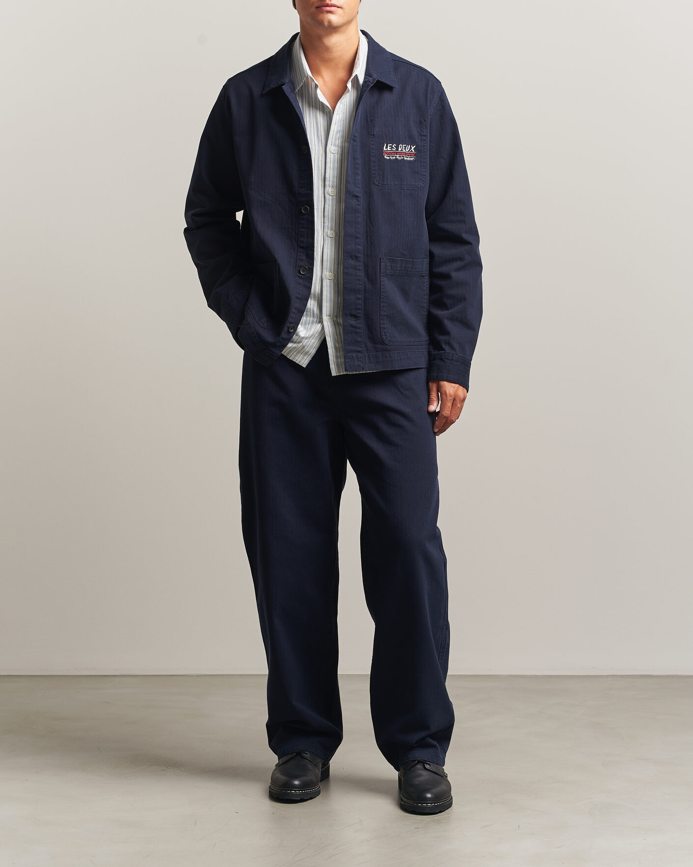 Homme | Pantalons | LES DEUX | Roi Carpenter Herringbone Pants Dark Navy