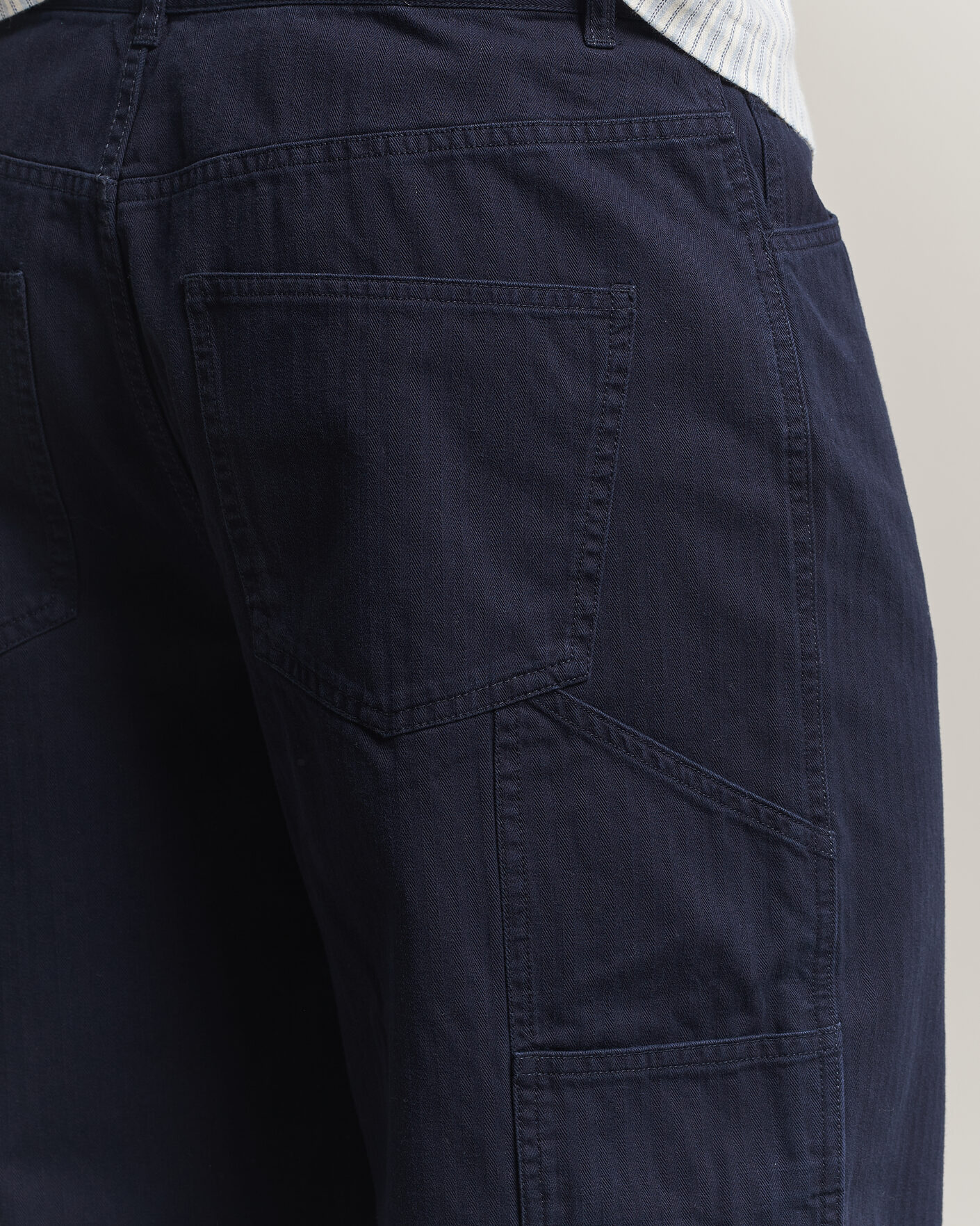 Homme | Pantalons | LES DEUX | Roi Carpenter Herringbone Pants Dark Navy