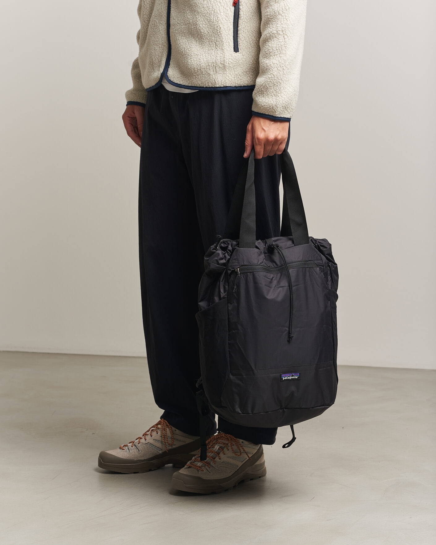 Patagonia Terravia Tote Pack Black | Man - CareOfCarl.nl